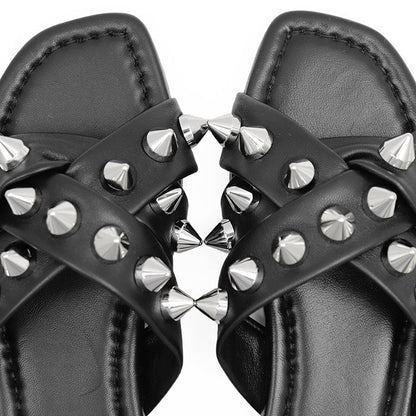 クリスチャンルブタン MISS SPIKA CLUB FLAT レザーサンダル