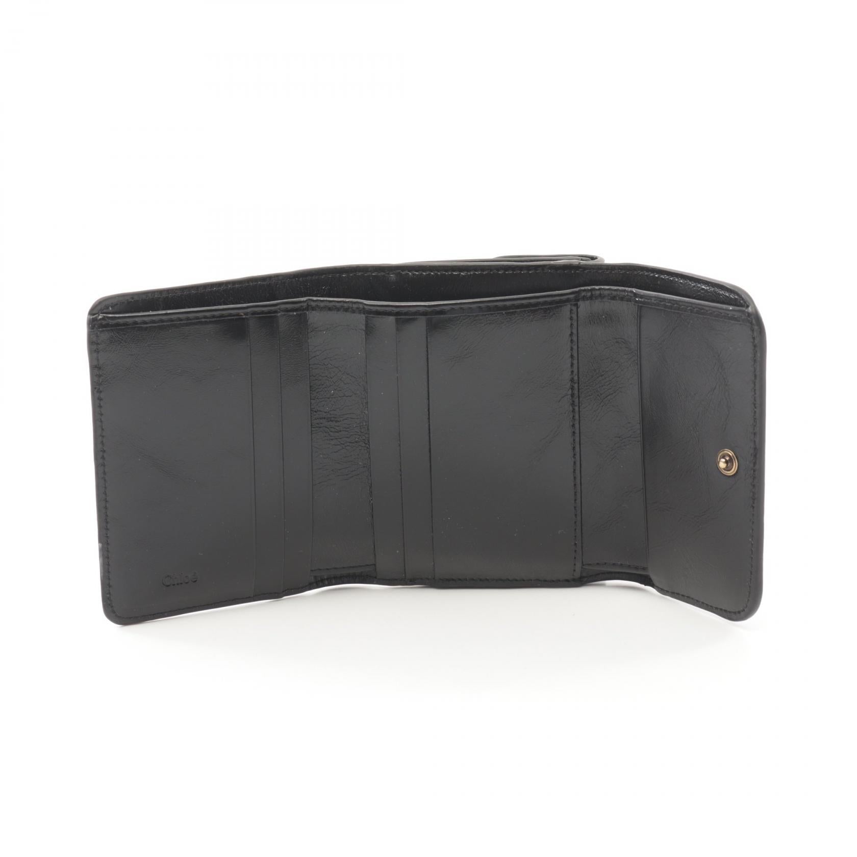 クロエ C スモール トリフォールド ウォレット シャイニー レザー