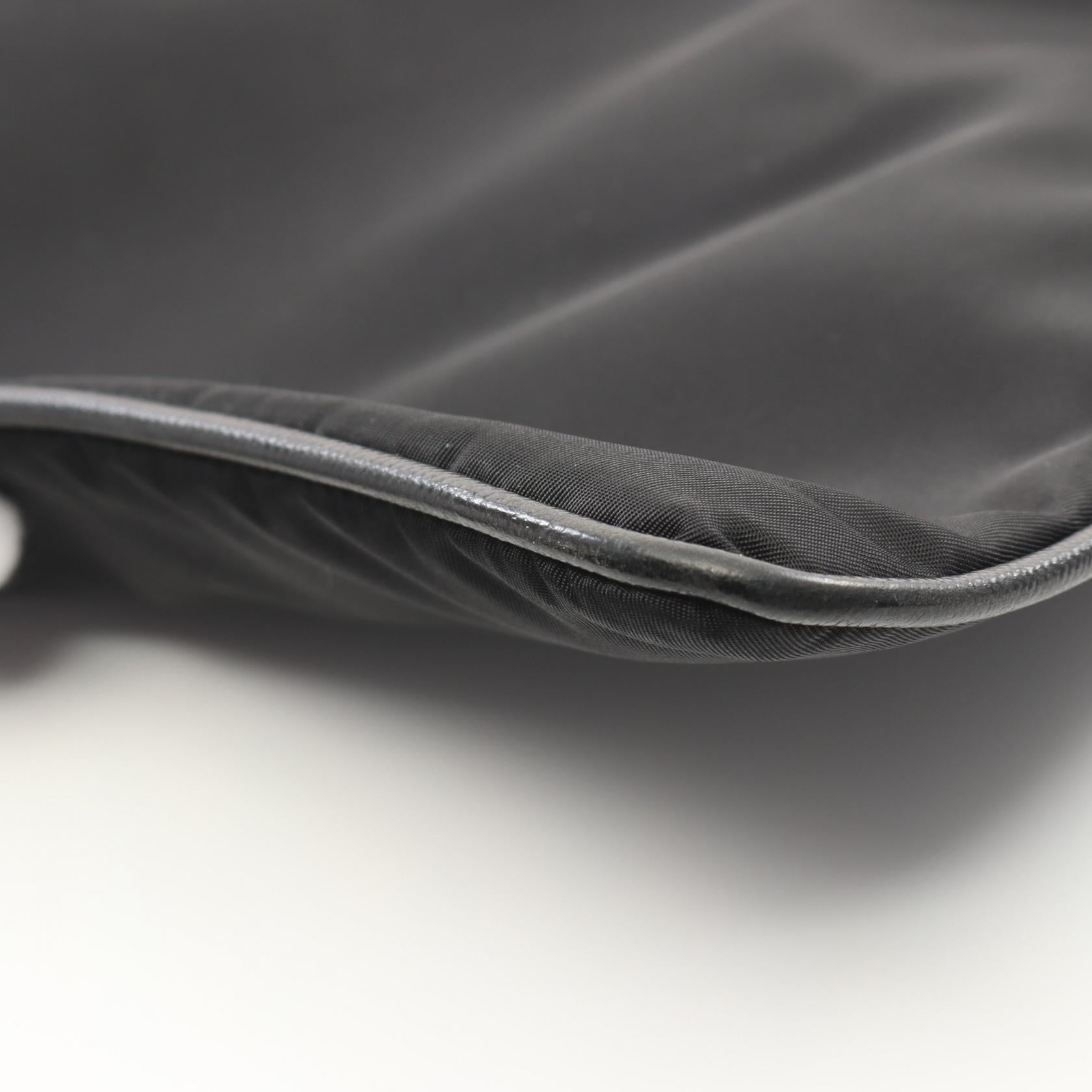 プラダ テッスート サフィアーノ レザー ショルダーバッグ