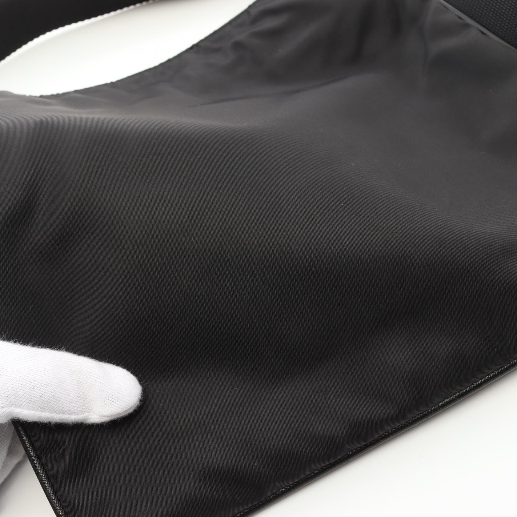 プラダ テッスート サフィアーノ レザー ショルダーバッグ