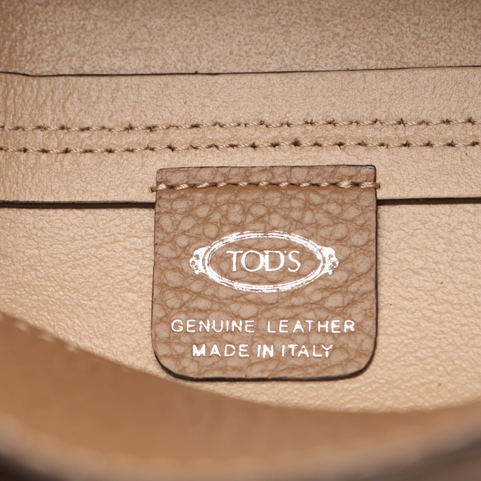 トッズ T タイムレス レザー ハンドバッグ