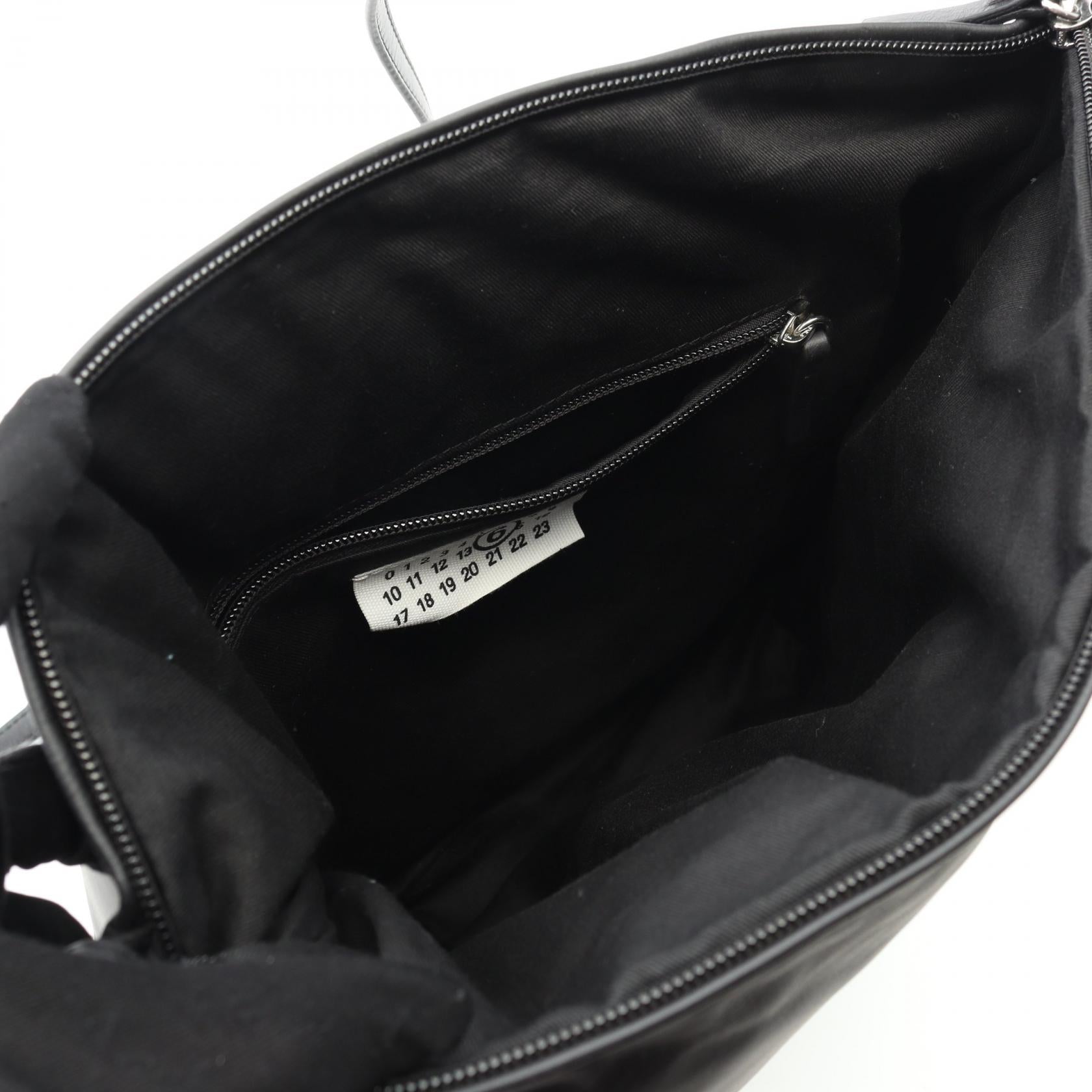 エムエムシックス レザーショルダーバッグ