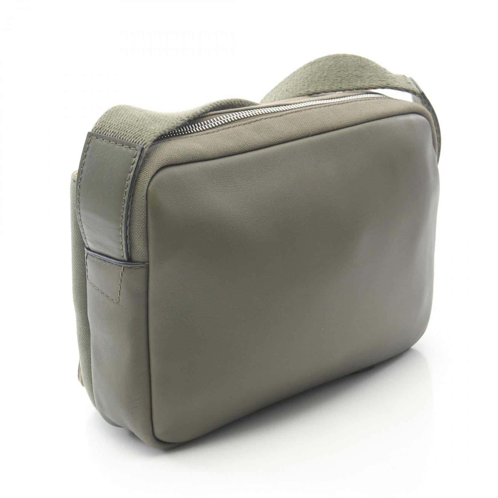 ロエベ MILITARY MESSENGER SIGNAT キャンバス レザー ショルダーバッグ