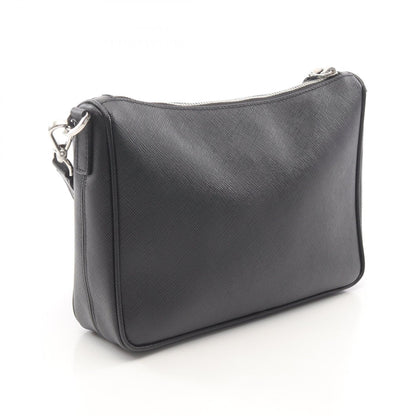 プラダ SAFFIANO TRAVEL レザーショルダーバッグ