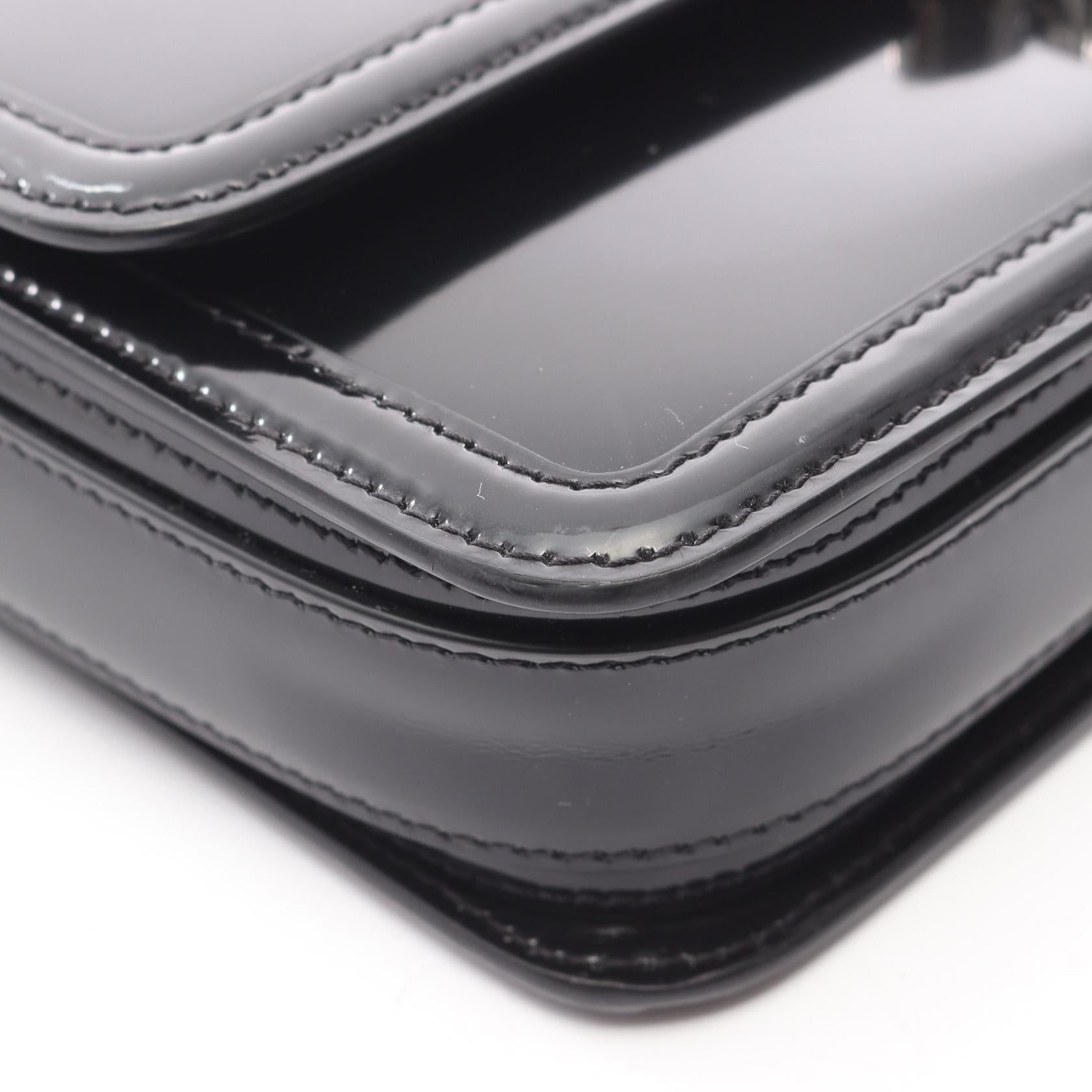 サンローラン パリ ソルフェリーノ パテント レザー ショルダーバッグ