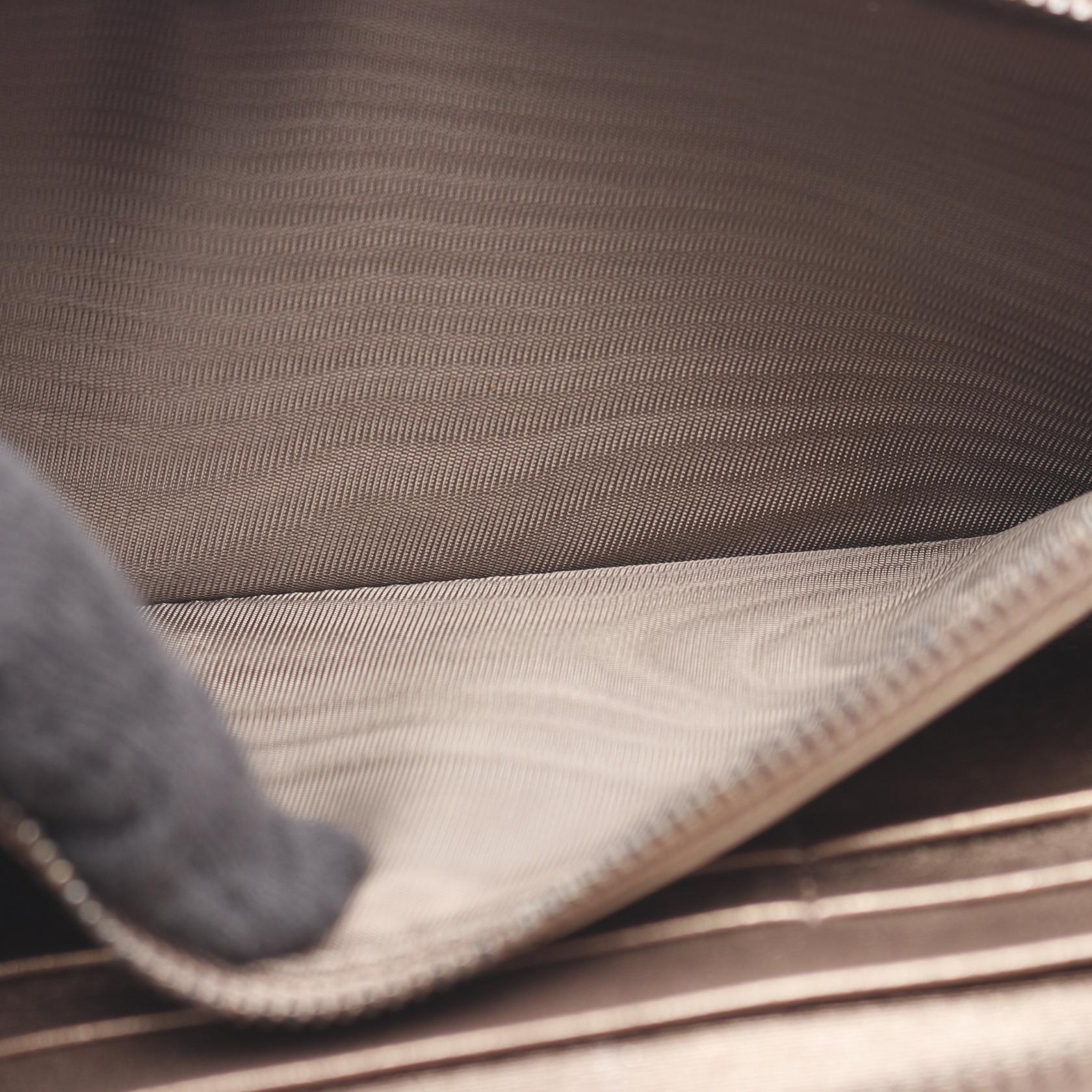 ボッテガ・ヴェネタイントレチャートレザー長財布