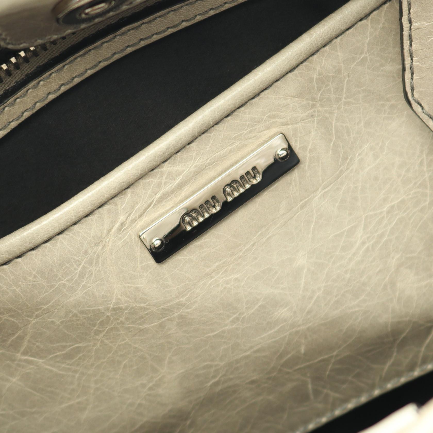 ミュウ ミュウ VITELLO LUX レザー ハンドバッグ