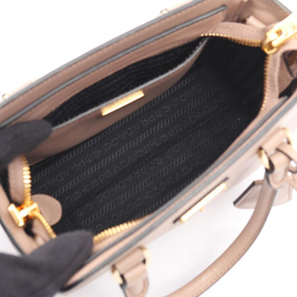 プラダ SAFFIANO + SOFT C ハンドバッグ