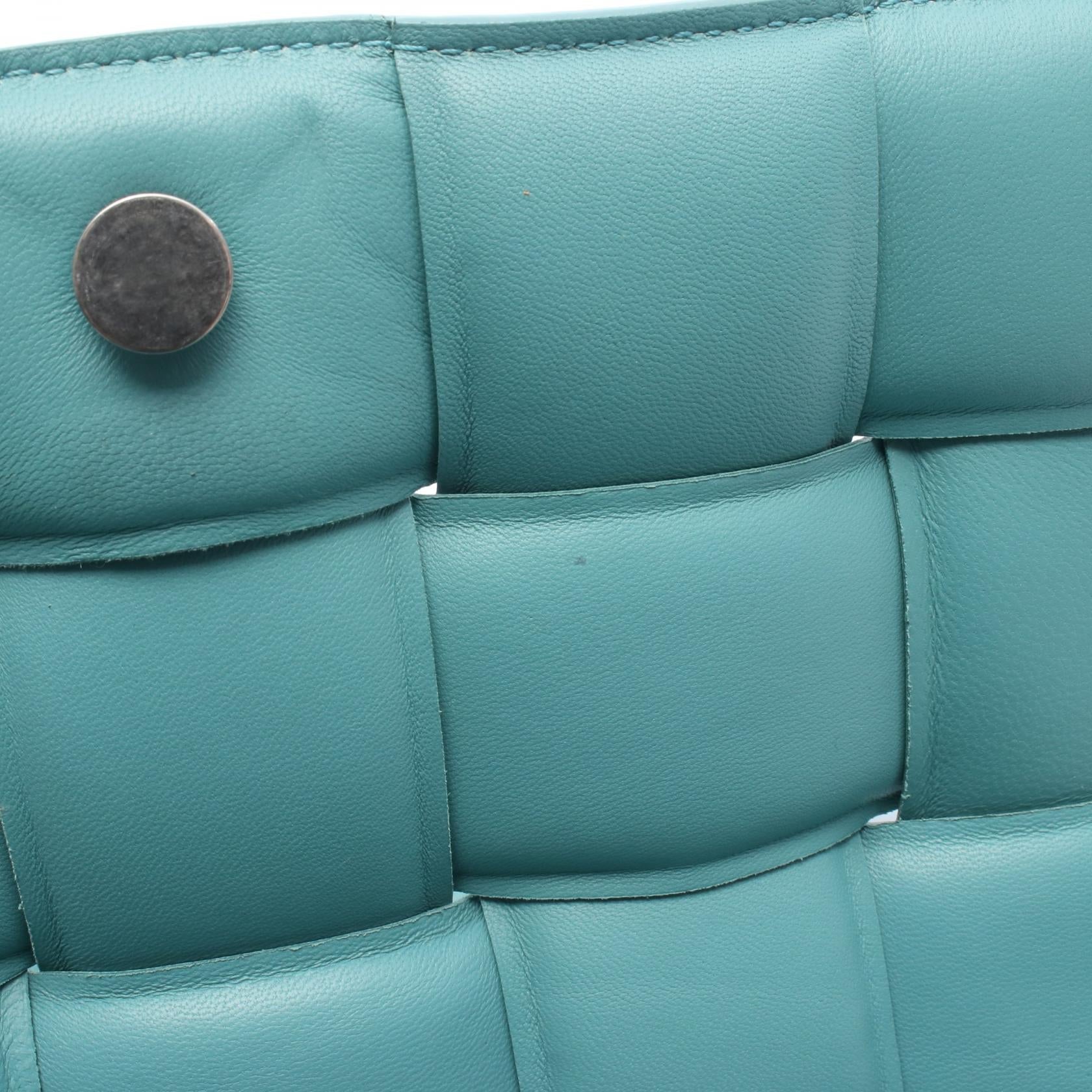 ボッテガヴェネタ パデッドカセット レザーショルダーバッグ
