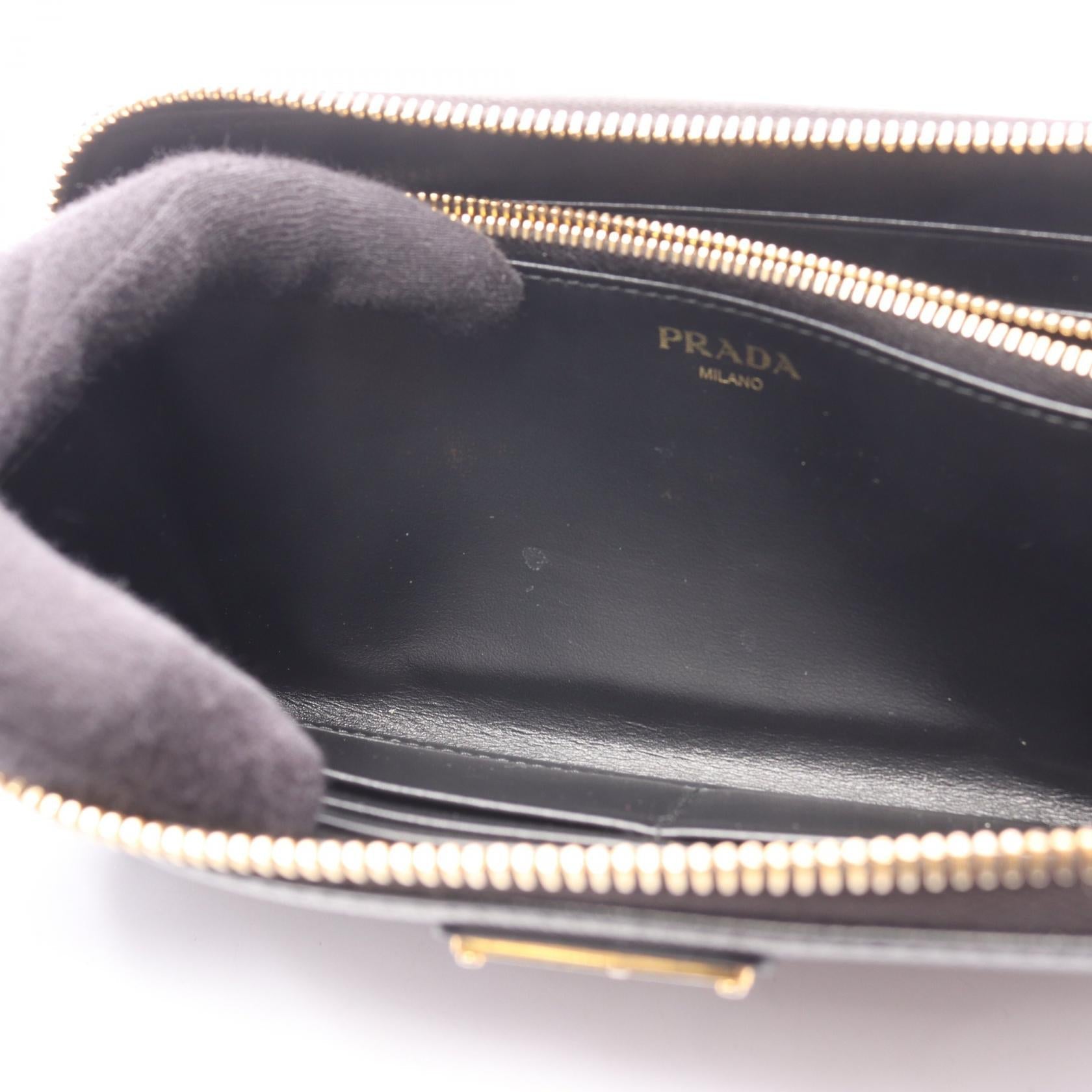 プラダ VITTELLO MOVE TR レザー長財布