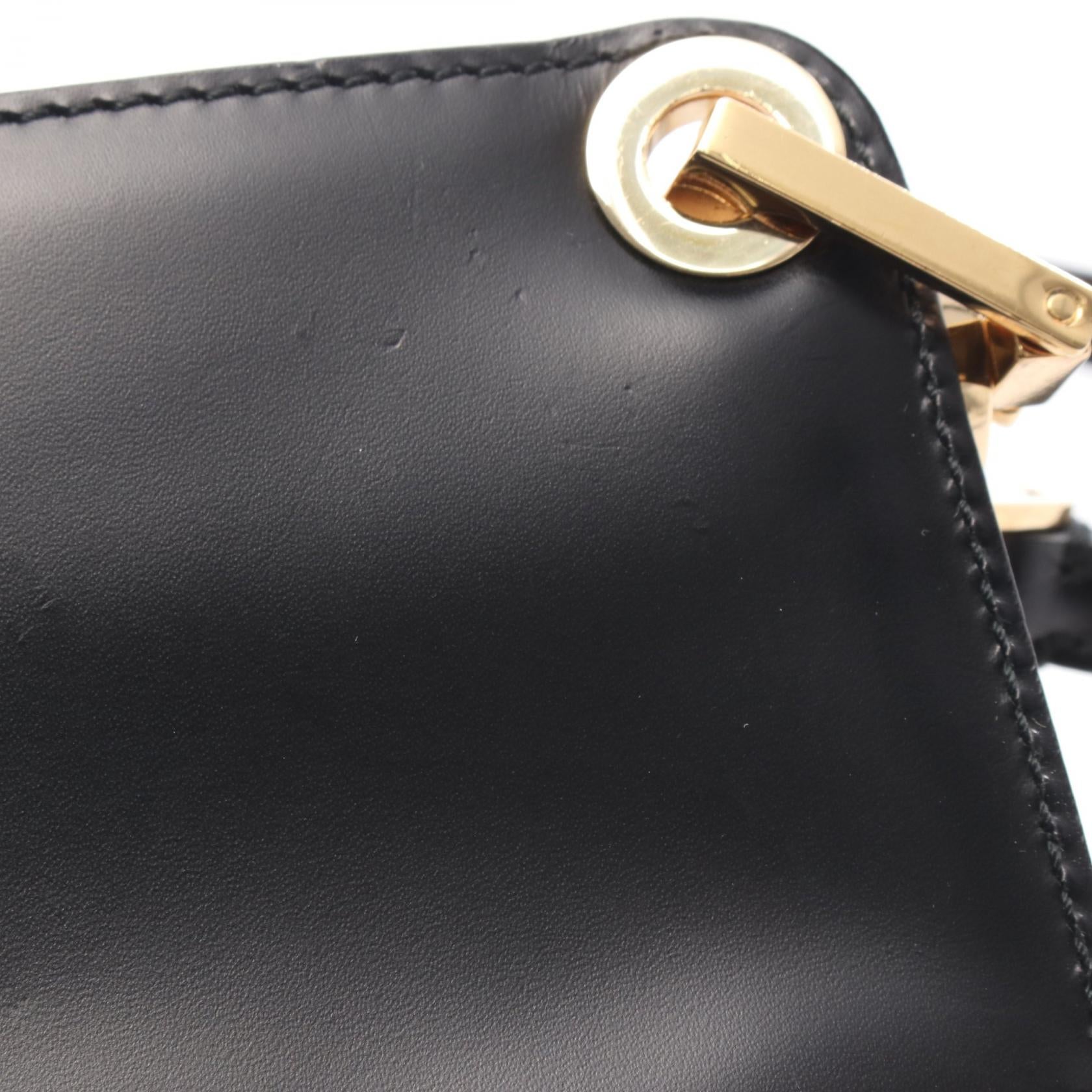 サルヴァトーレ フェラガモ ガンチーニ レザー ミニショルダーバッグ