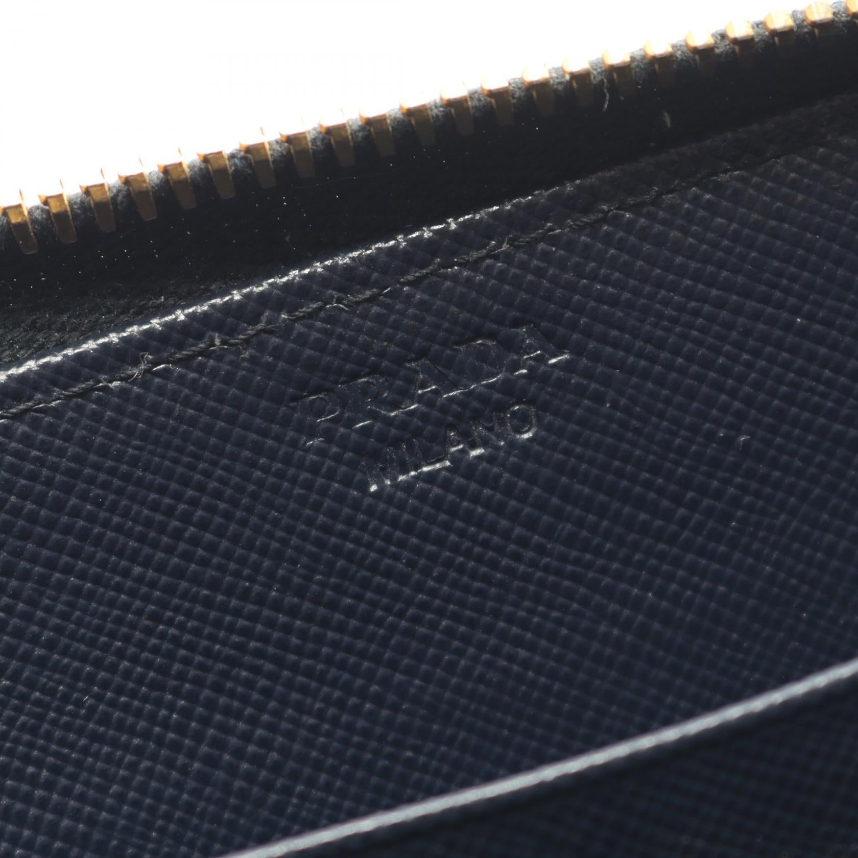 プラダ SAFFIANO METAL ラウンド長財布