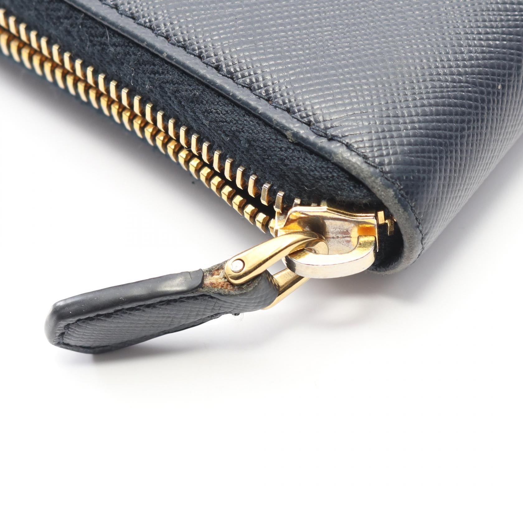 プラダ SAFFIANO METAL ラウンド長財布