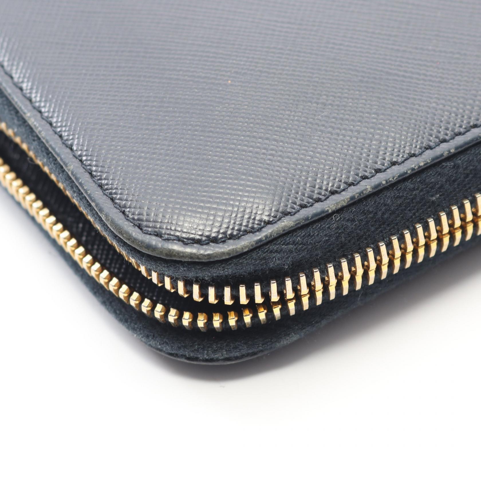 プラダ SAFFIANO METAL ラウンド長財布