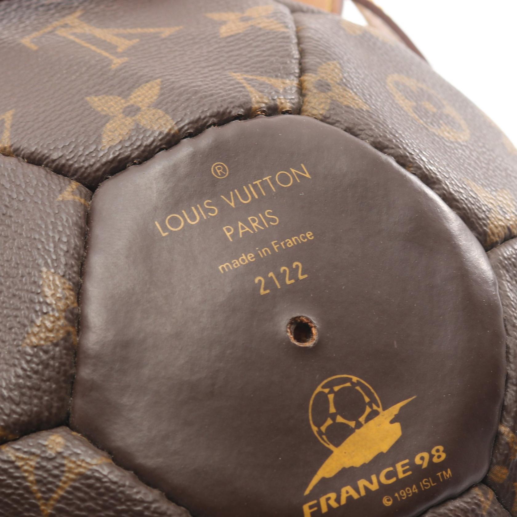 ルイヴィトン モノグラム サッカーボール