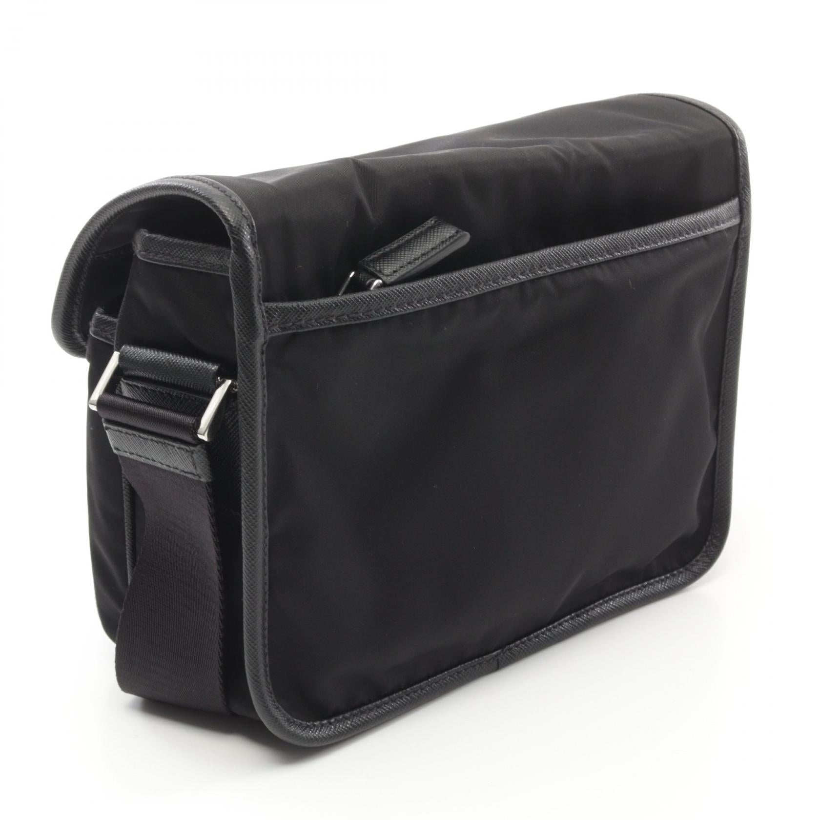 プラダ RE-NYLON TESSUTO SAFFIANO ショルダーバッグ