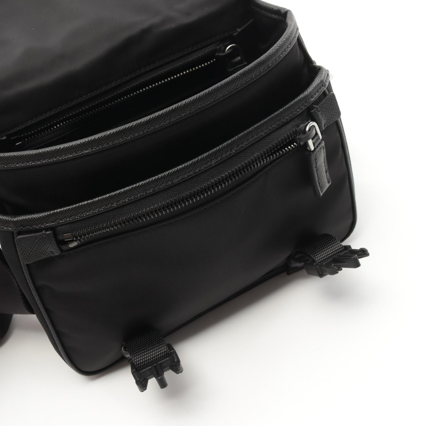 プラダ RE-NYLON TESSUTO SAFFIANO ショルダーバッグ