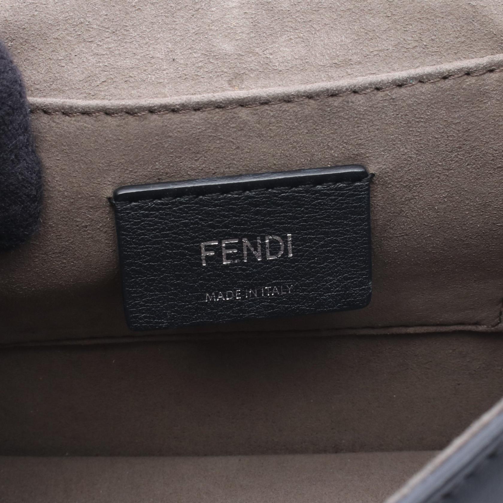 フェンディ Kan I F レザー ショルダーバッグ