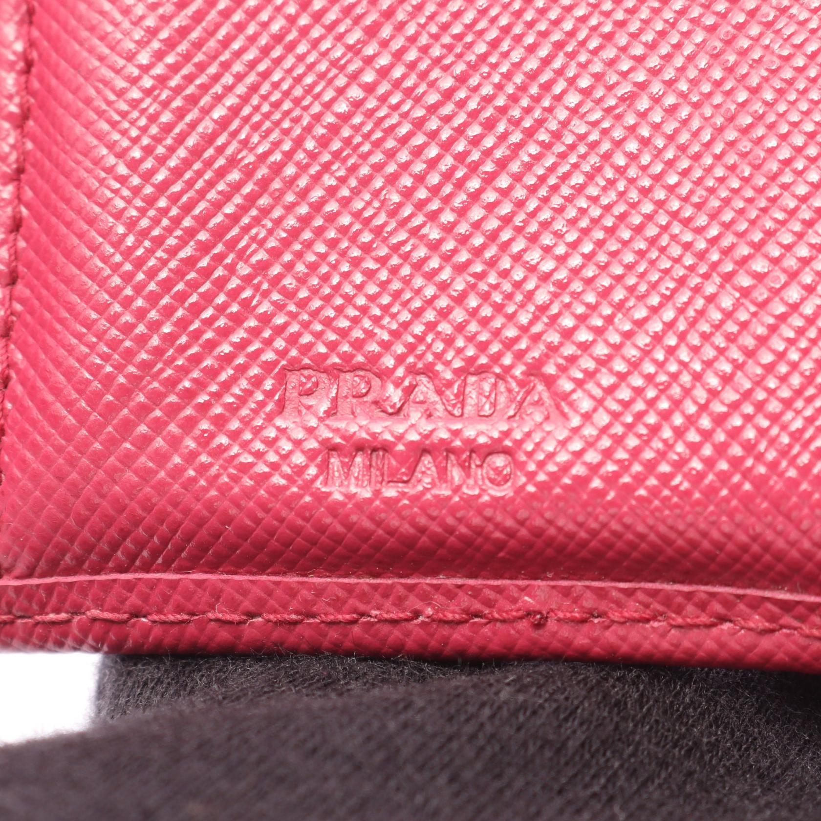 プラダ サフィアーノ 三つ折り財布