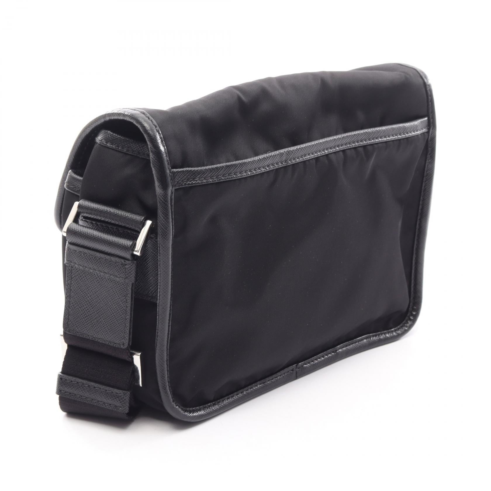 プラダ RE-NYLON TESSUTO SAFFIANO ショルダーバッグ