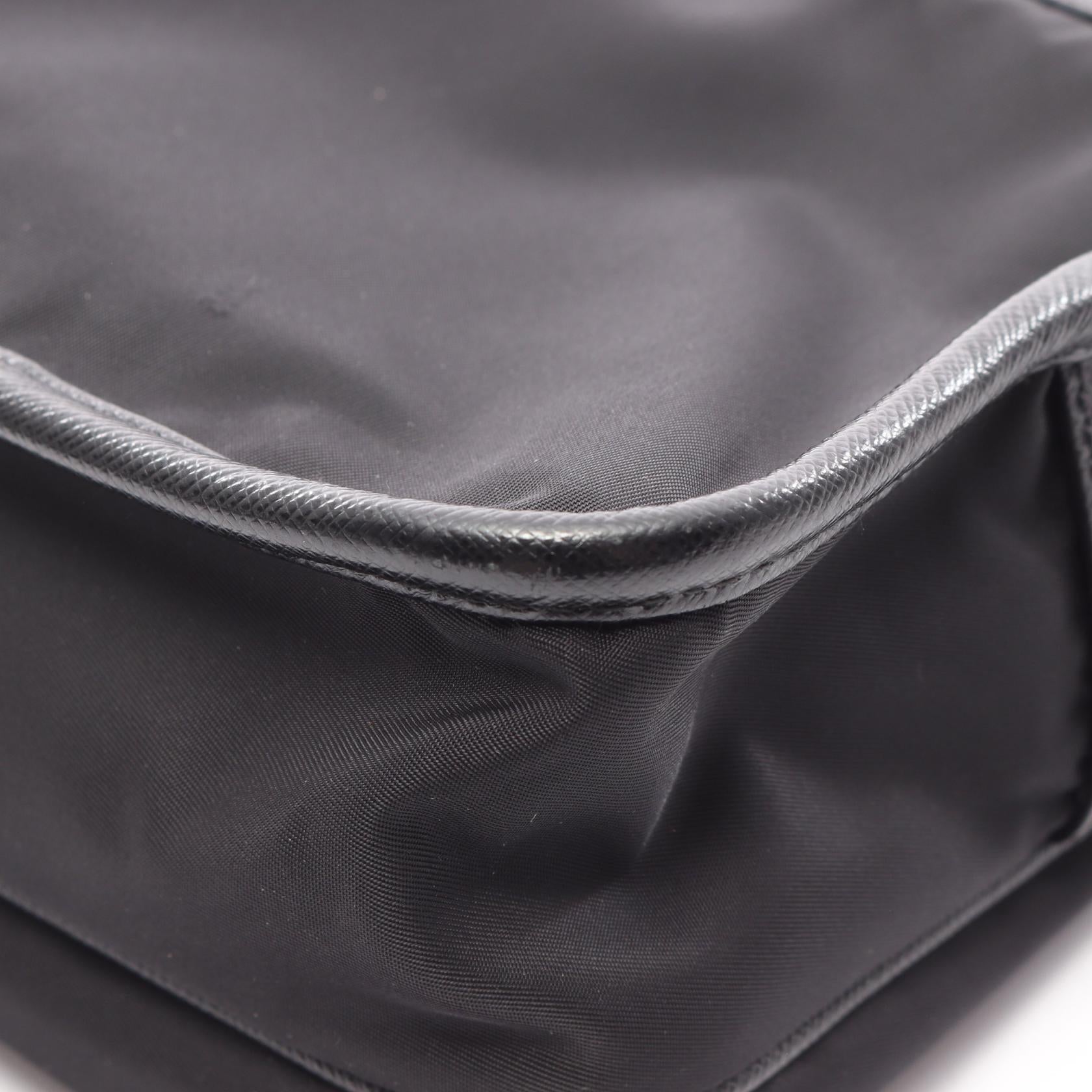 プラダ RE-NYLON TESSUTO SAFFIANO ショルダーバッグ