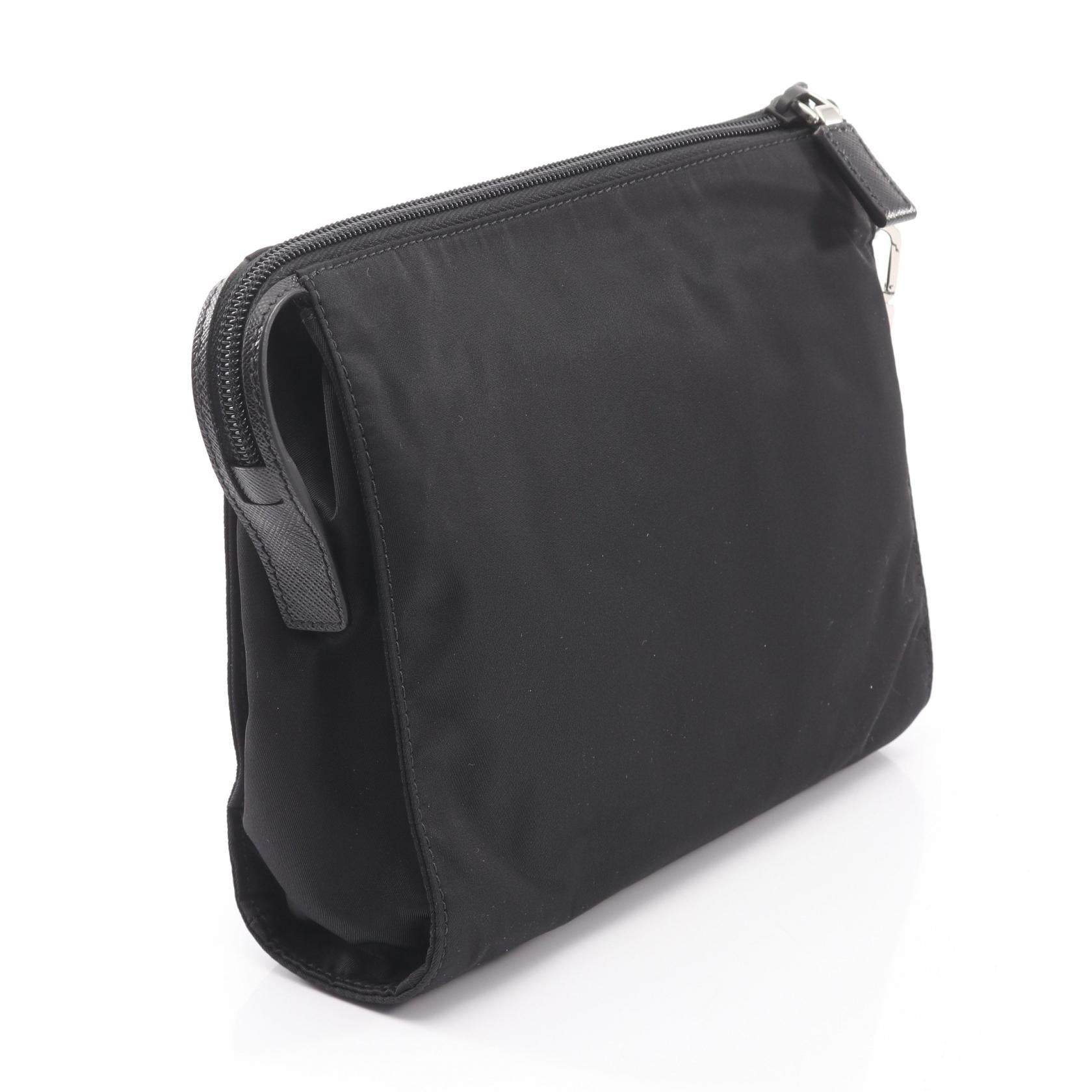 プラダ Re-Nylon TESSUTO SAFFIANO クラッチバッグ