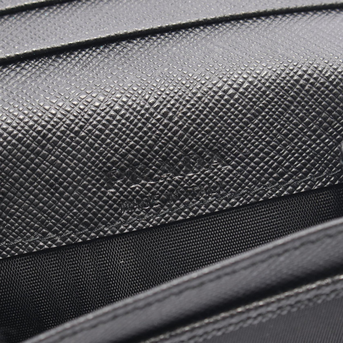 プラダ Re-Nylon レザー二つ折り財布