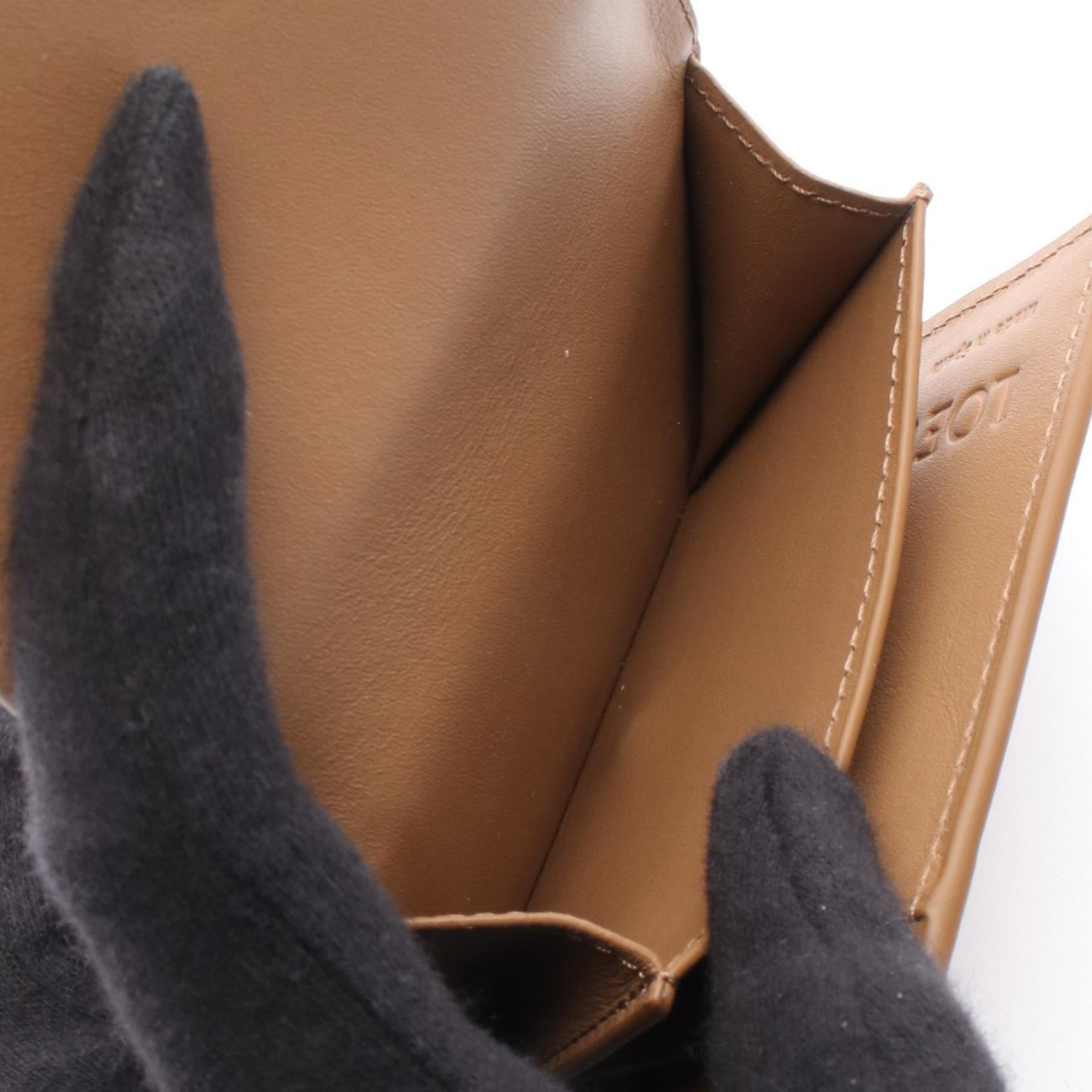 ロエベ フューチャリストキャット レザー三つ折り財布