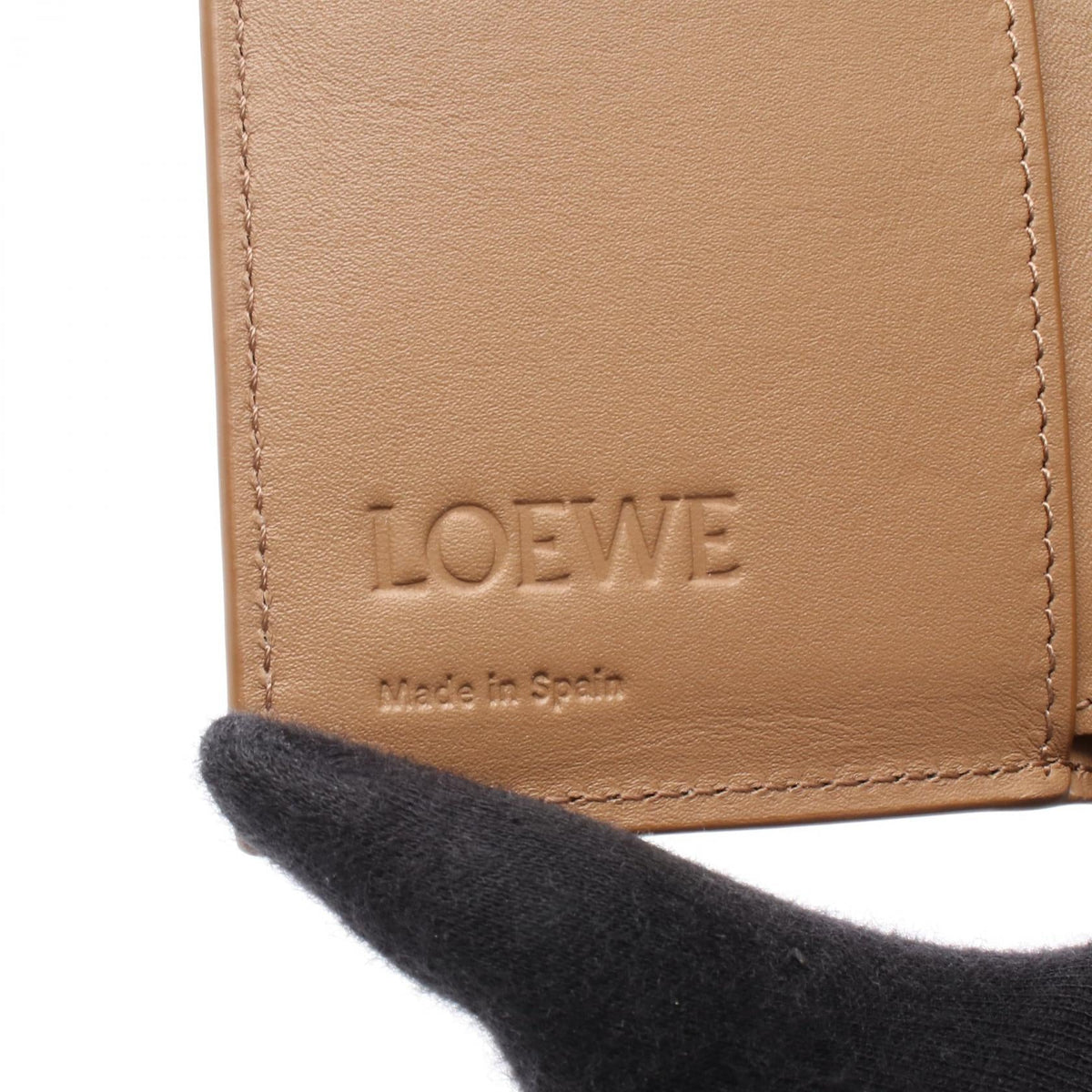 ロエベ フューチャリストキャット レザー三つ折り財布