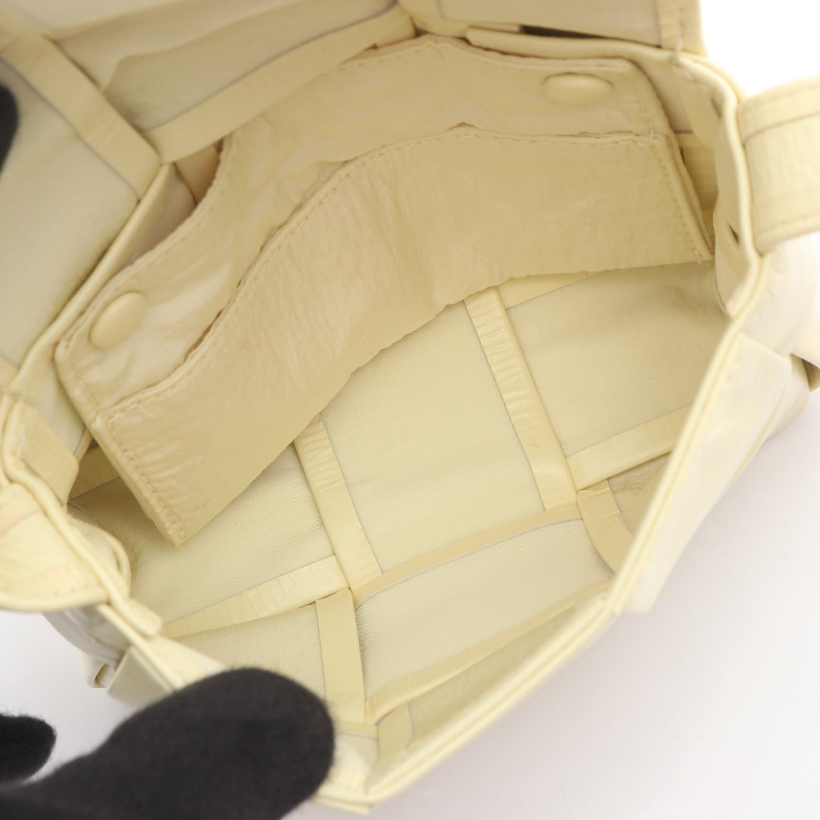 ボッテガヴェネタ マキシイントレチャート カセット レザー ミニショルダーバッグ