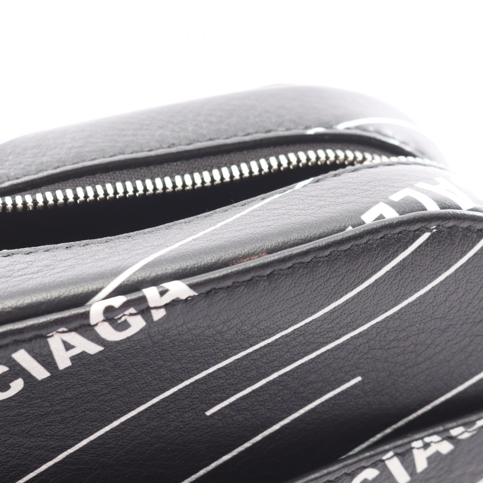 バレンシアガ EVERYDAY CAMERA BAG S レザー ショルダーバッグ