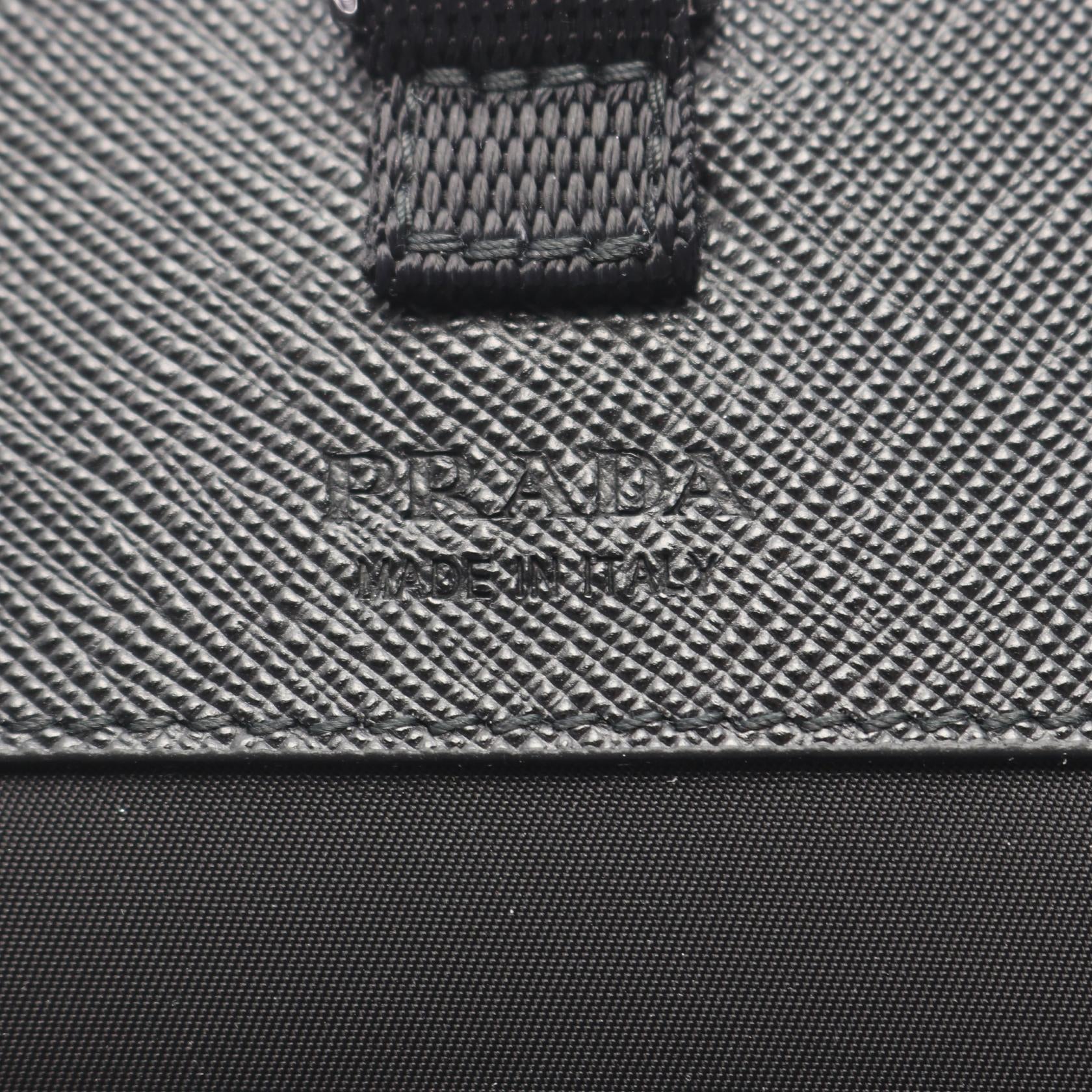 プラダ RE NYLON TESSUTO SAFFIANO ショルダーバッグ
