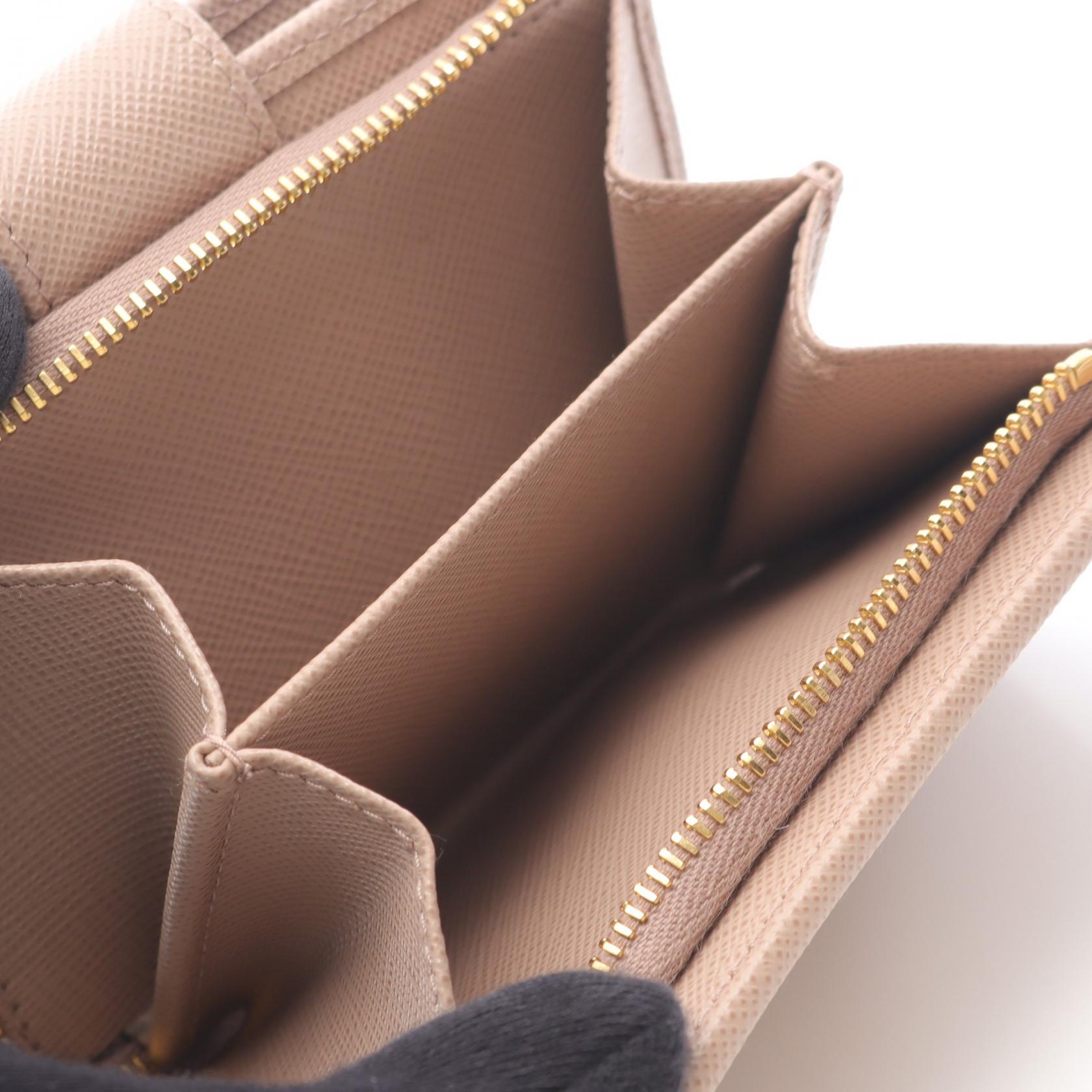 プラダ SAFFIANO TRIANG 二つ折り財布