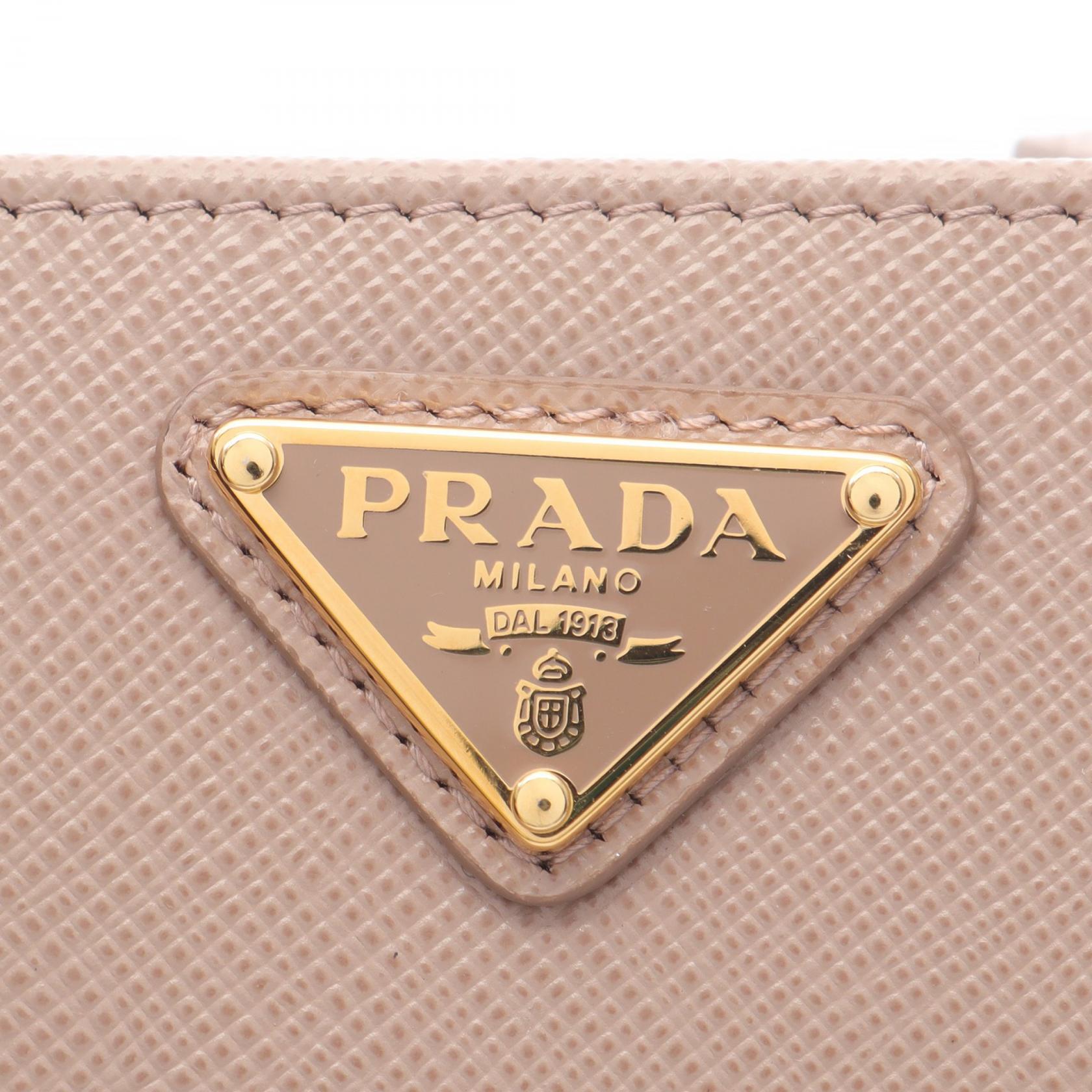プラダ SAFFIANO TRIANG 二つ折り財布