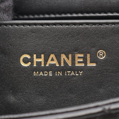 シャネル シャネル19 マトラッセ ラムスキン ショルダーバッグ