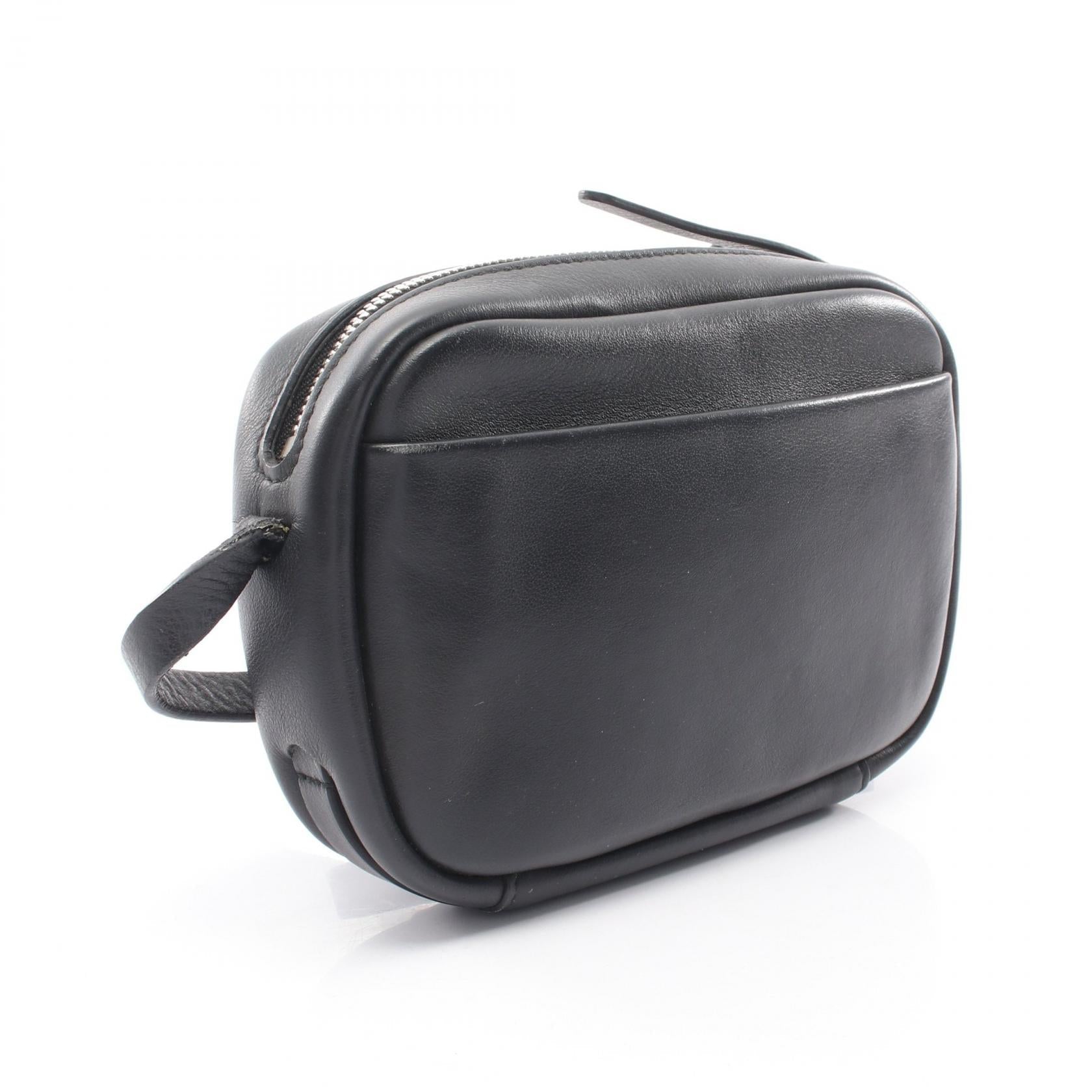 バレンシアガ EVERYDAY CAMERA BAG XS レザーショルダーバッグ