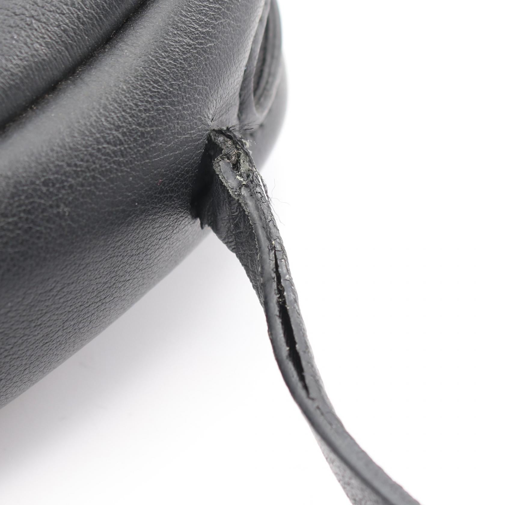 バレンシアガ EVERYDAY CAMERA BAG XS レザーショルダーバッグ