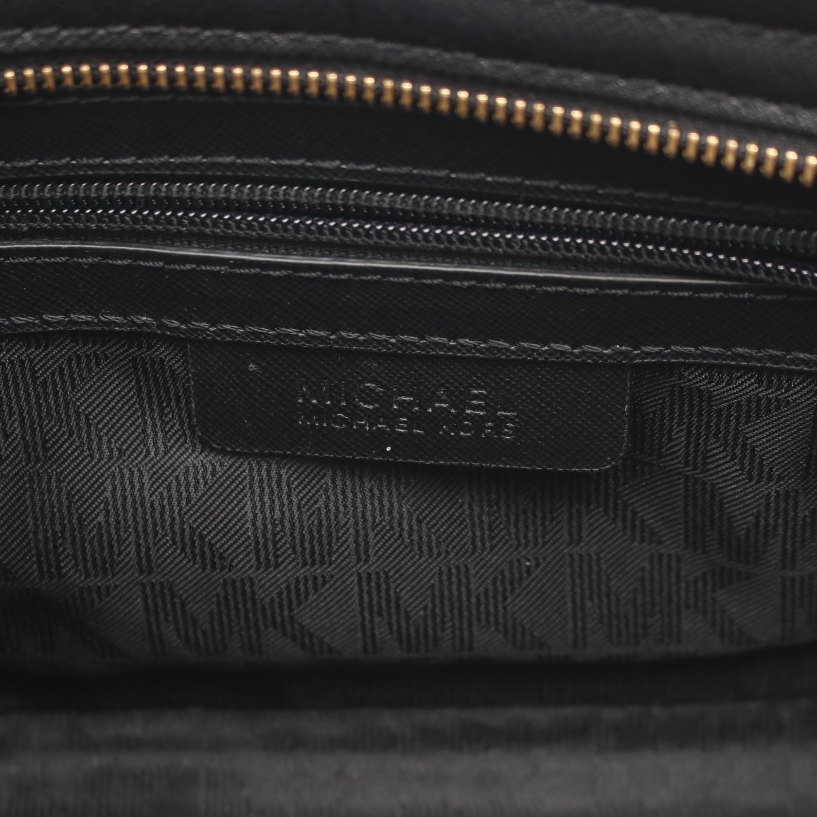 マイケルコース SELMA SUTUDDED MEDIUM MESSENGER レザーショルダーバッグ