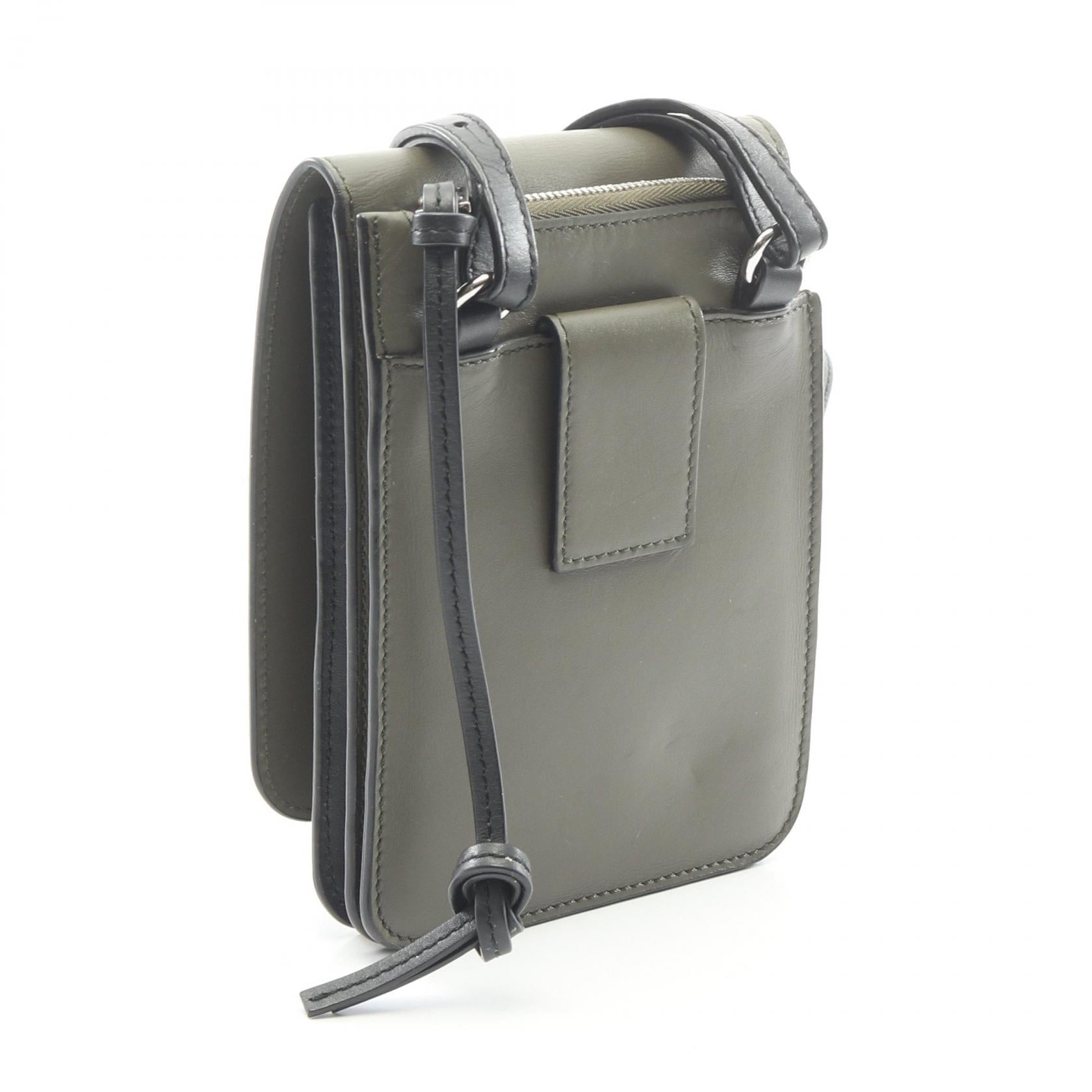 ロエベ GUSSET FLAT CROSSBODY レザーショルダーバッグ