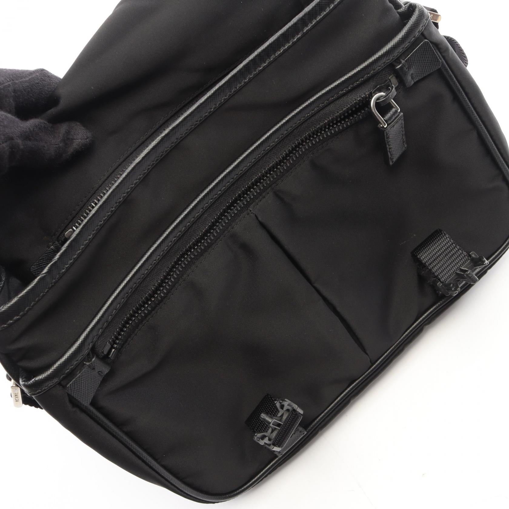 プラダ ナイロン サフィアーノレザー ショルダーバッグ