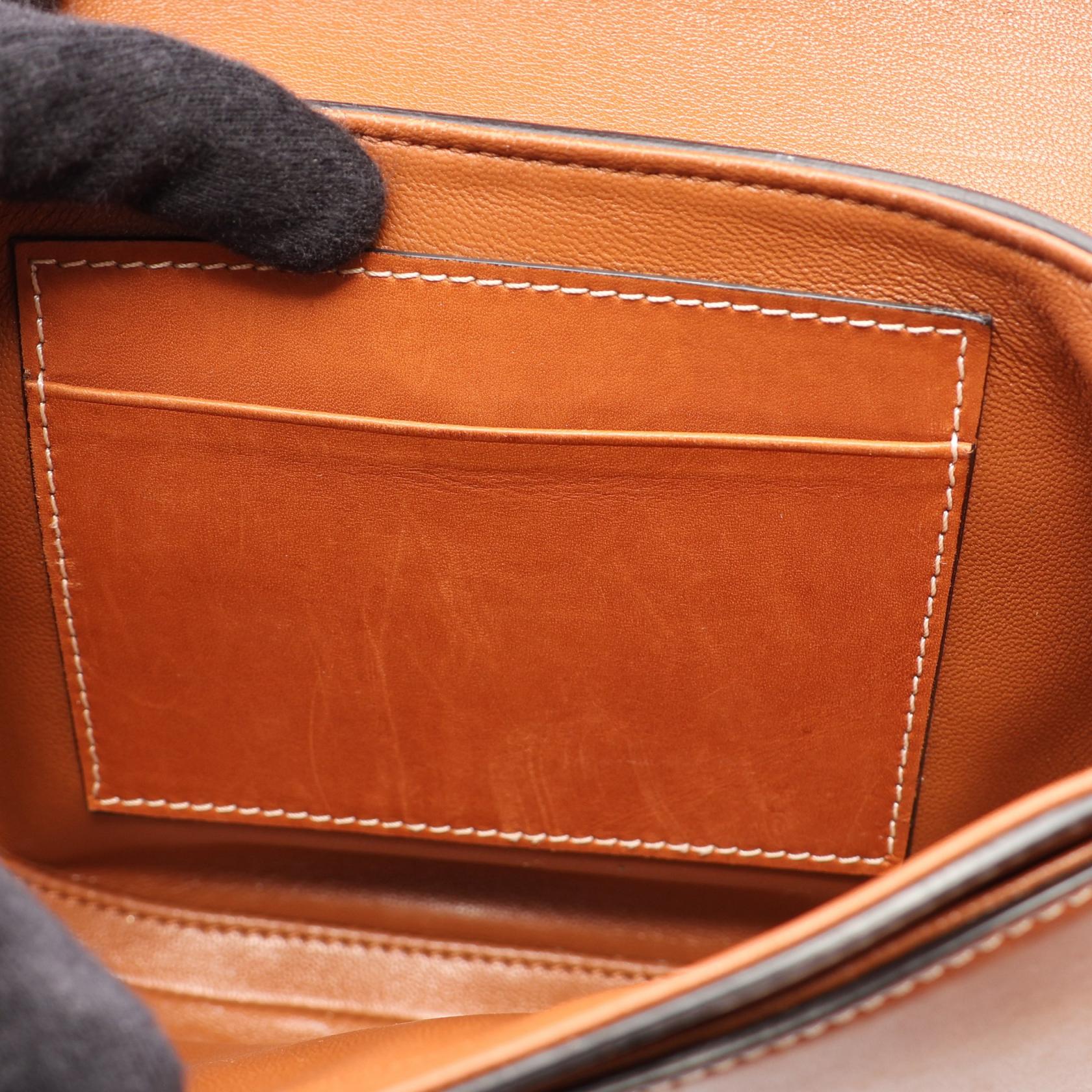 セリーヌ Small Besace 16 レザーショルダーバッグ