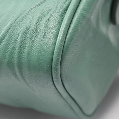 プラダ レザーショルダーバッグ