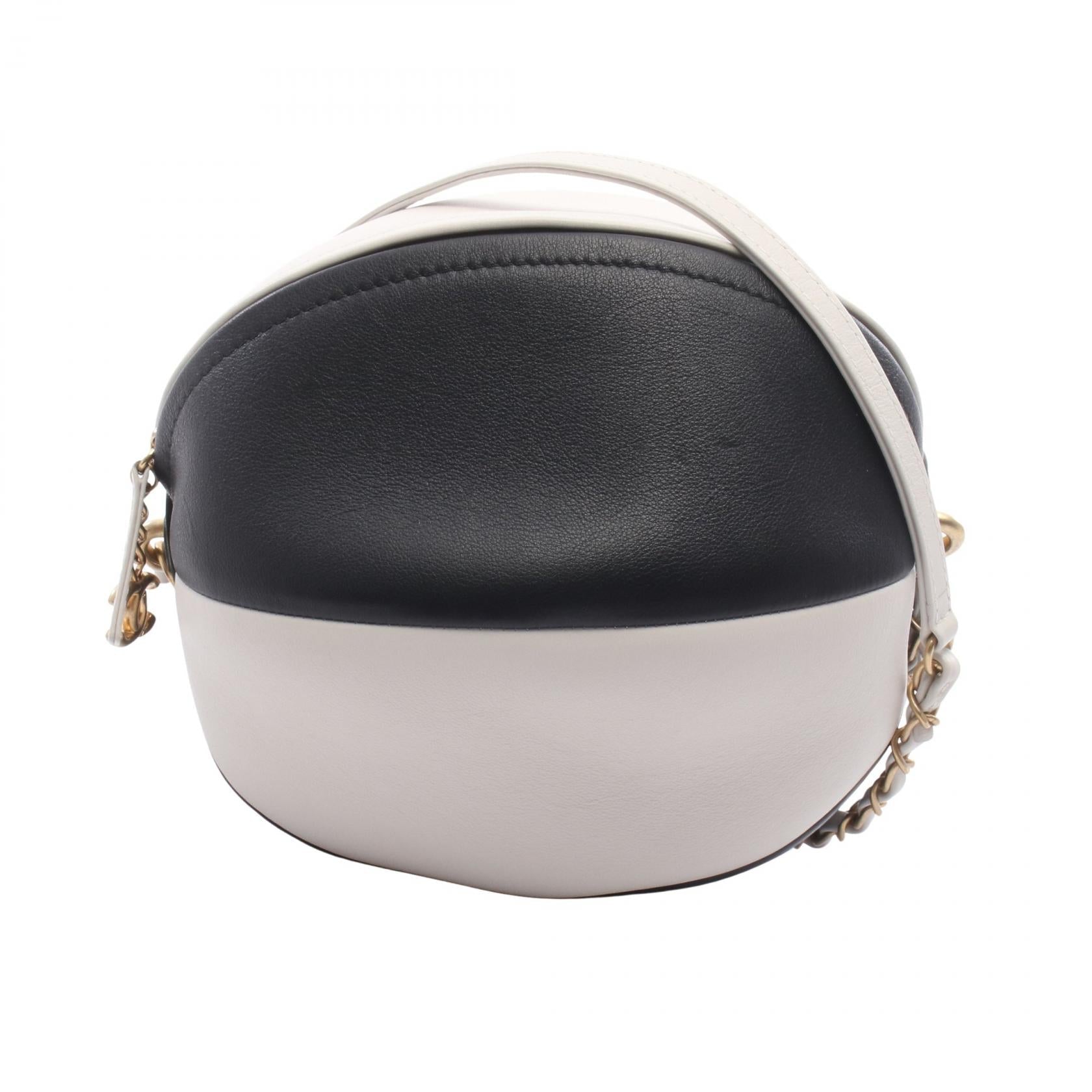 シャネル Beachball レザーショルダーバッグ