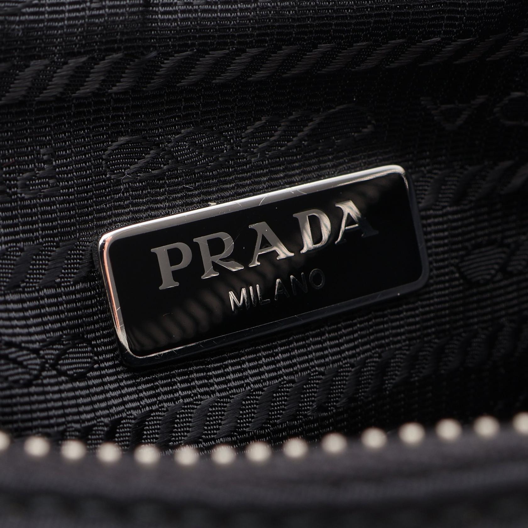 プラダ TESSUTO SAFFIANO Re-Edition 2005 Re-Nylon ハンドバッグ