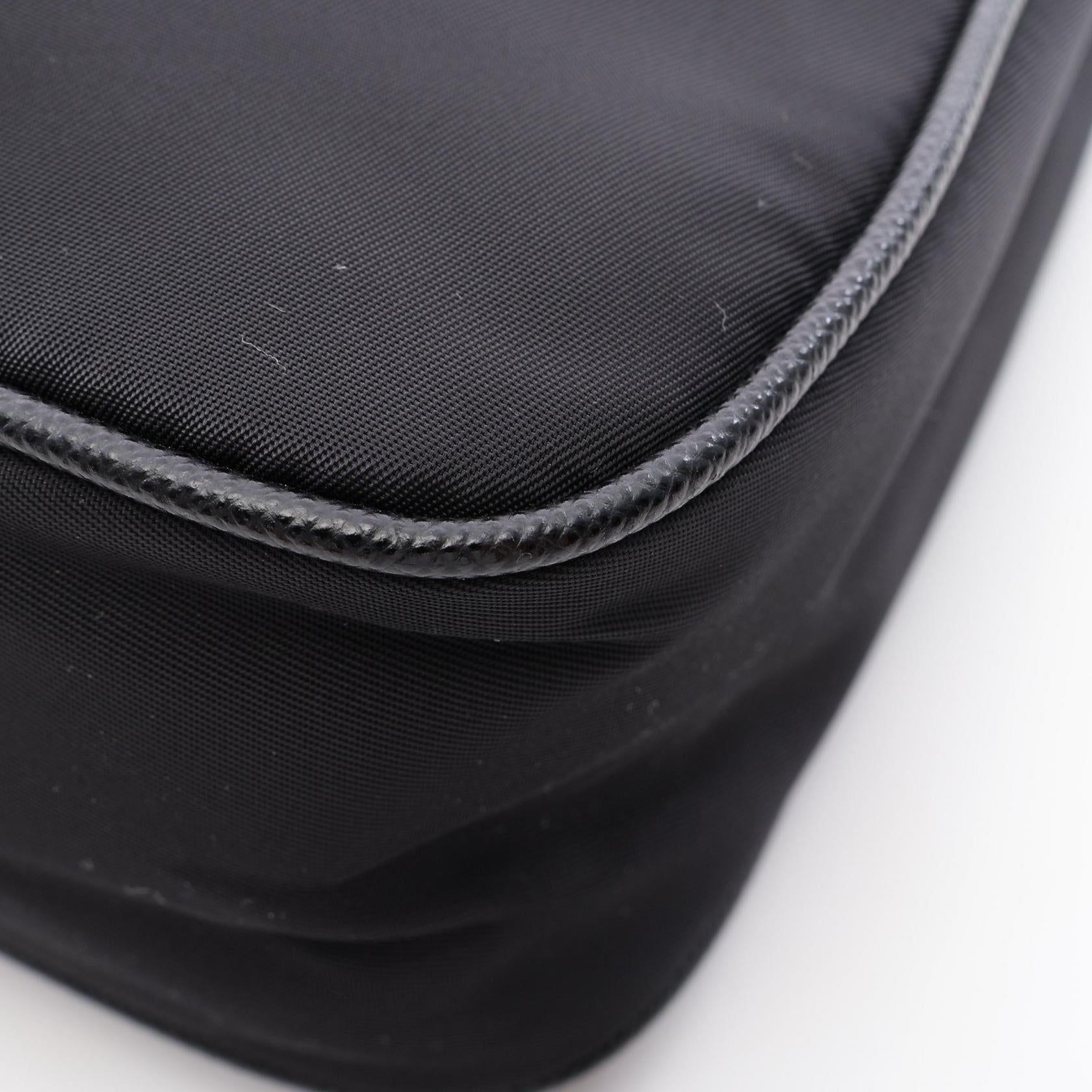 プラダ TESSUTO SAFFIANO Re-Edition 2005 Re-Nylon ハンドバッグ