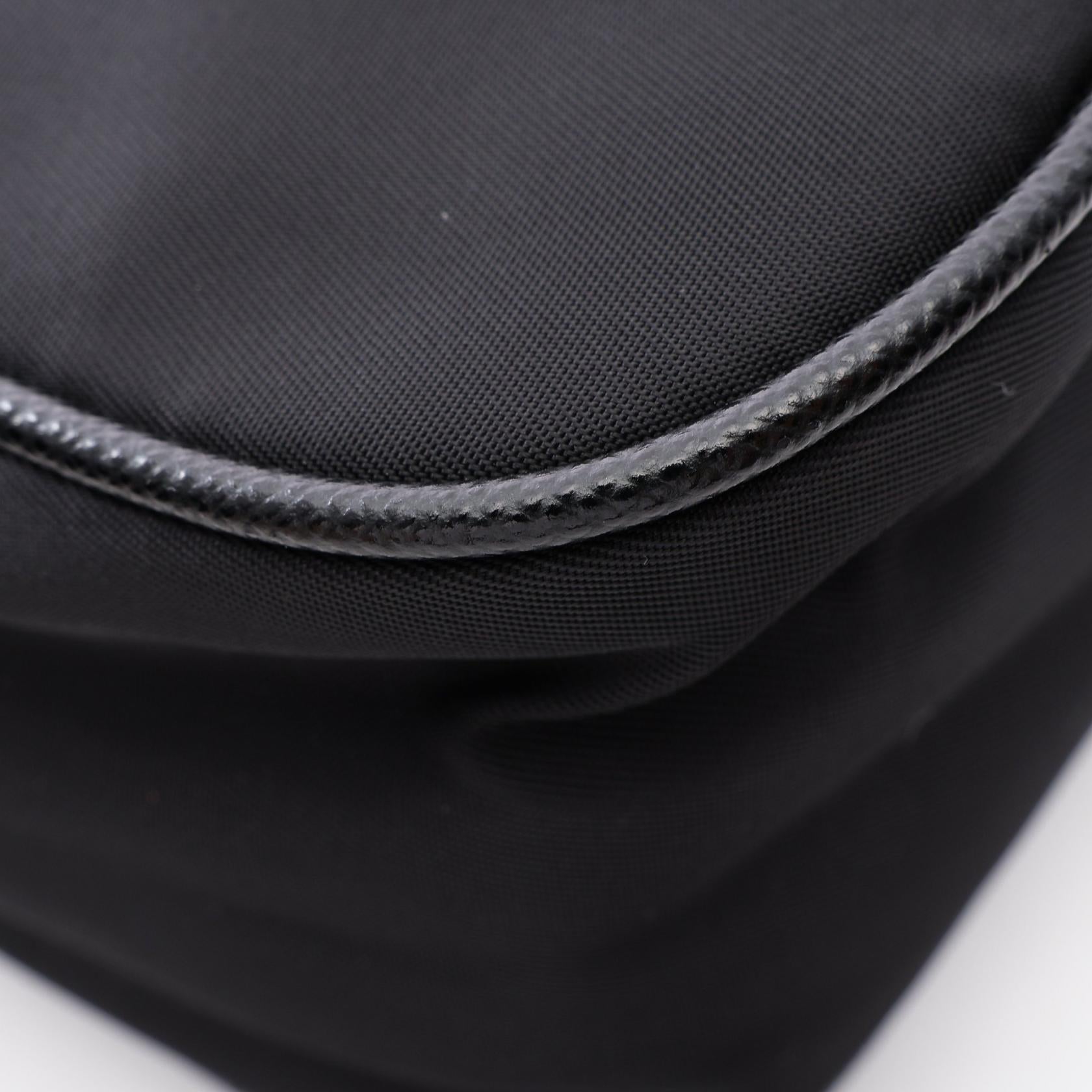プラダ TESSUTO SAFFIANO Re-Edition 2005 Re-Nylon ハンドバッグ