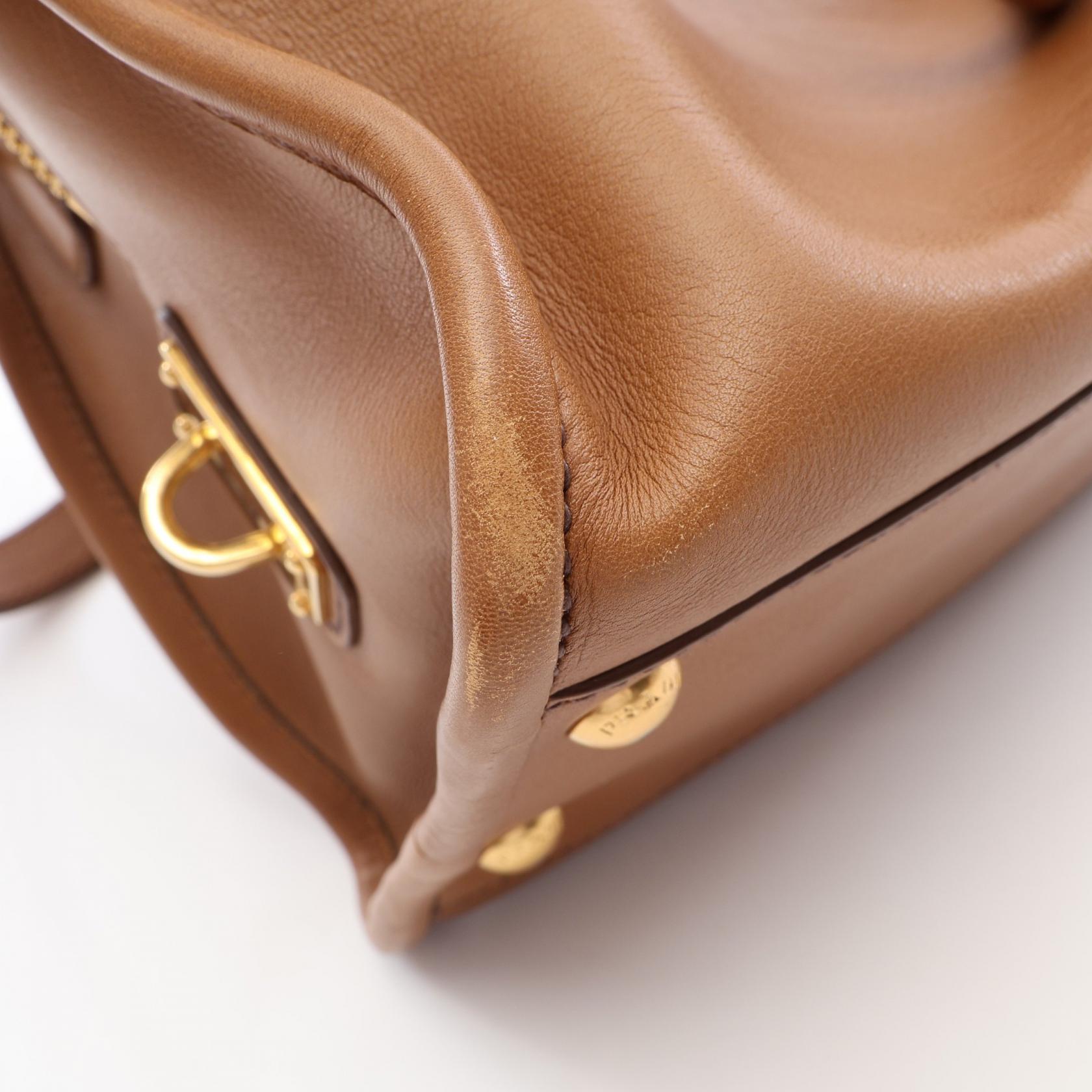 プラダ CITY CALF レザー2wayハンドバッグ