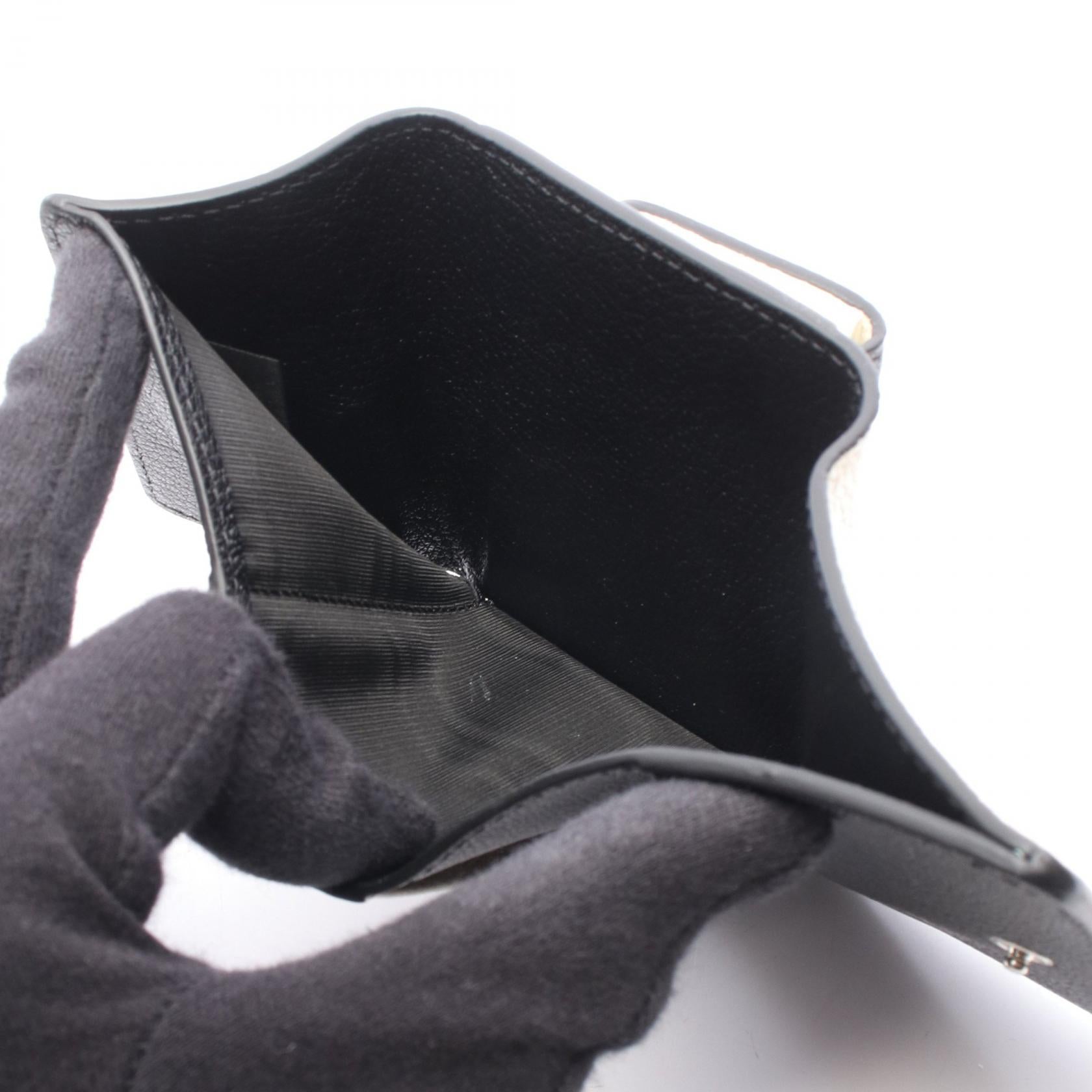 メゾンマルジェラ レザー三つ折り財布