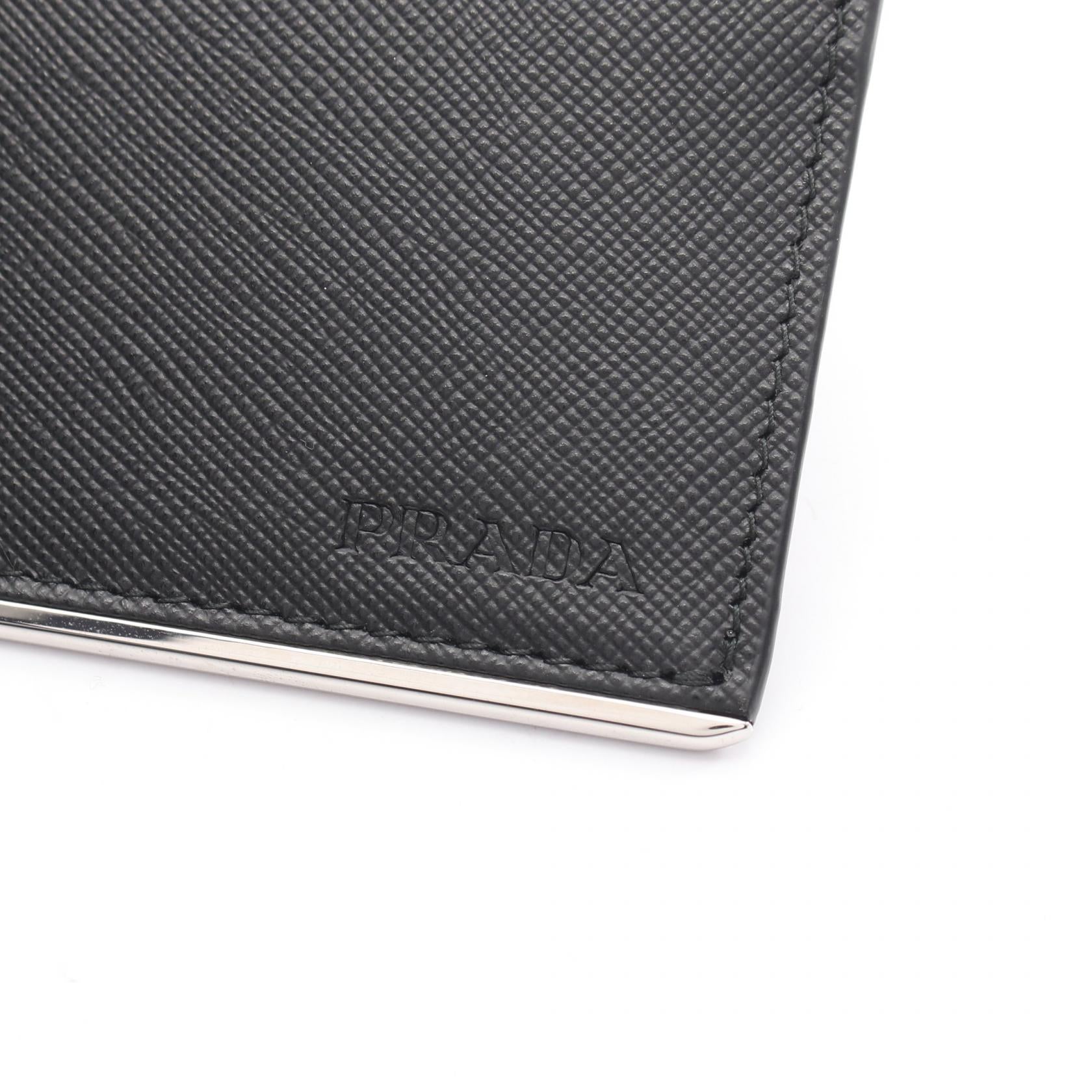 プラダ SAFFIANO METAL レザーカードケース