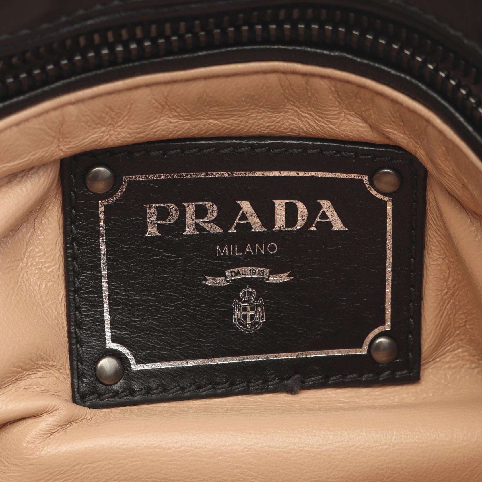 プラダ NAPPA ANTIQUE レザーショルダーバッグ